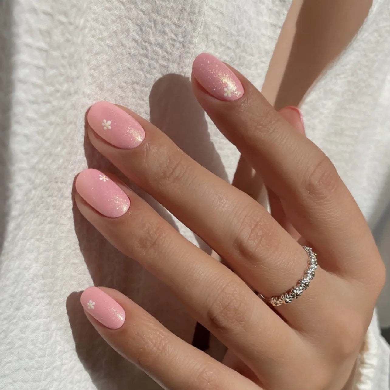 24pcs Shiny Nude Pink False Nails Ins Simple Almond Fake Nails Tips Wearable Detachable Sweet Korean Press on Nails 4