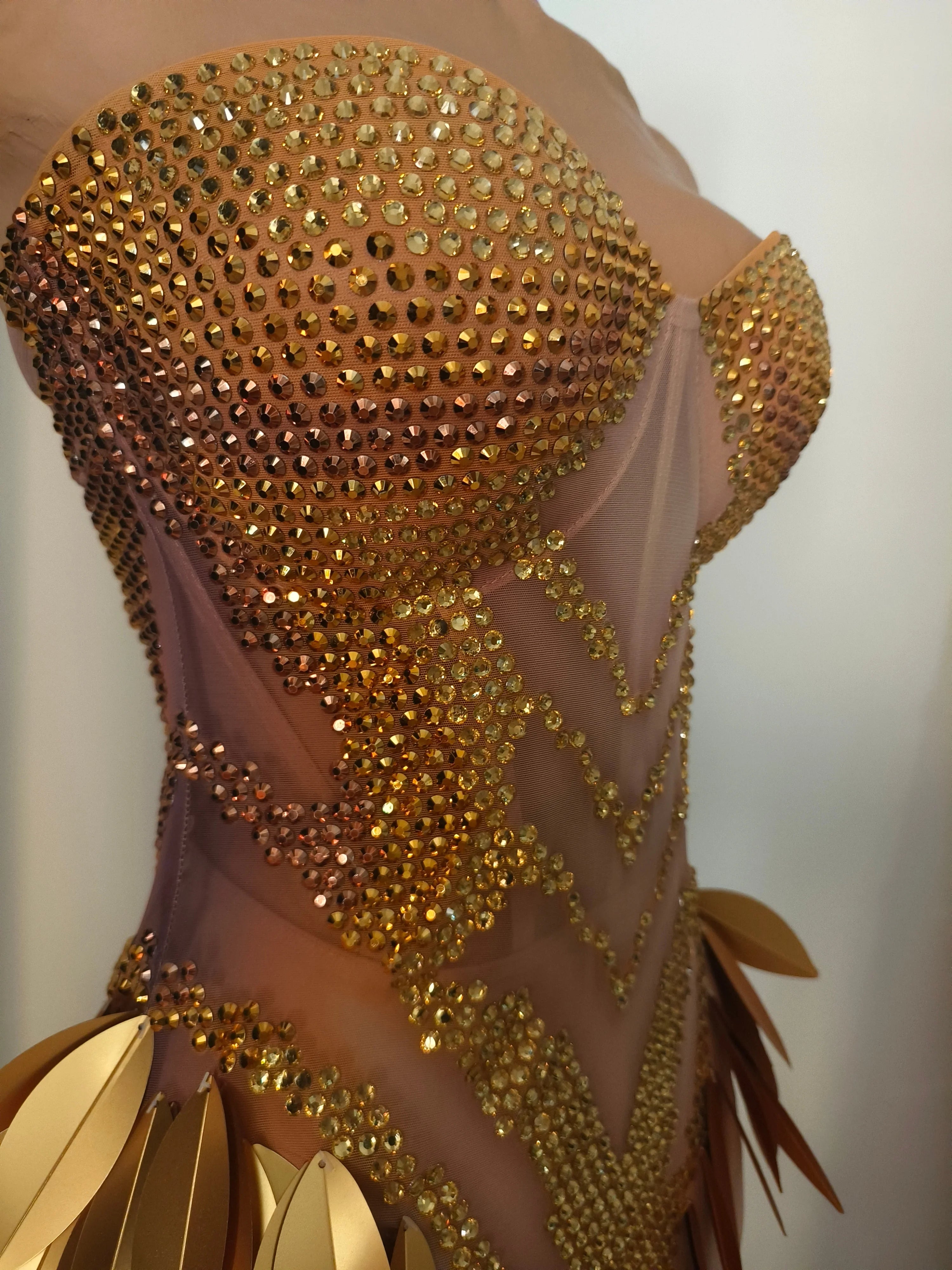 Luxurious Gold Strapless Dress Women Sexy Sheer Mesh Full Crystal Beaded Leaf Form-Fitting Mermaid Formal Event Party Costume