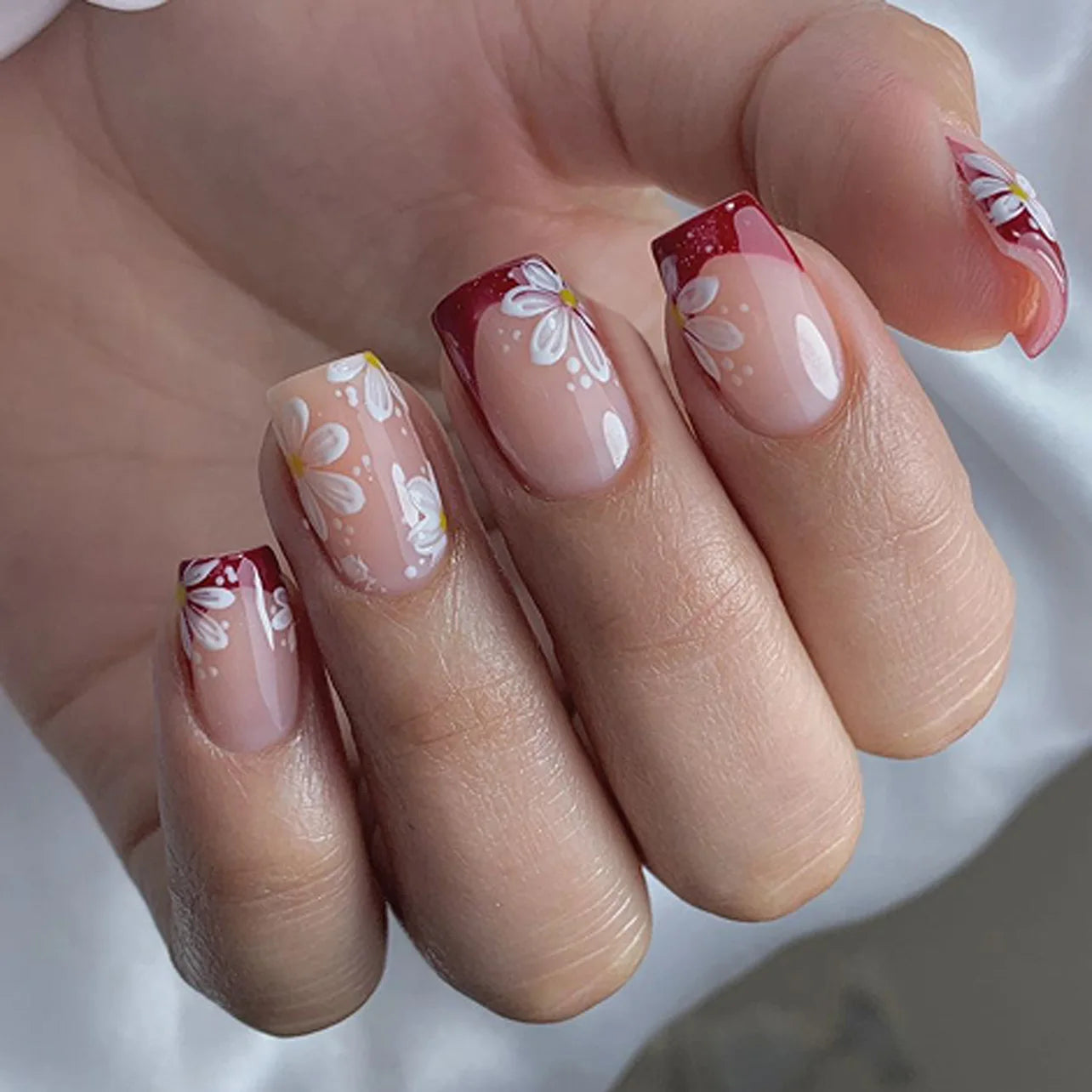 24Pcs Simple Red Strawberry French Square Fake Nail Art Set Cute Girl False Nails with Jelly Glue Removable Nail Tips Finished 1
