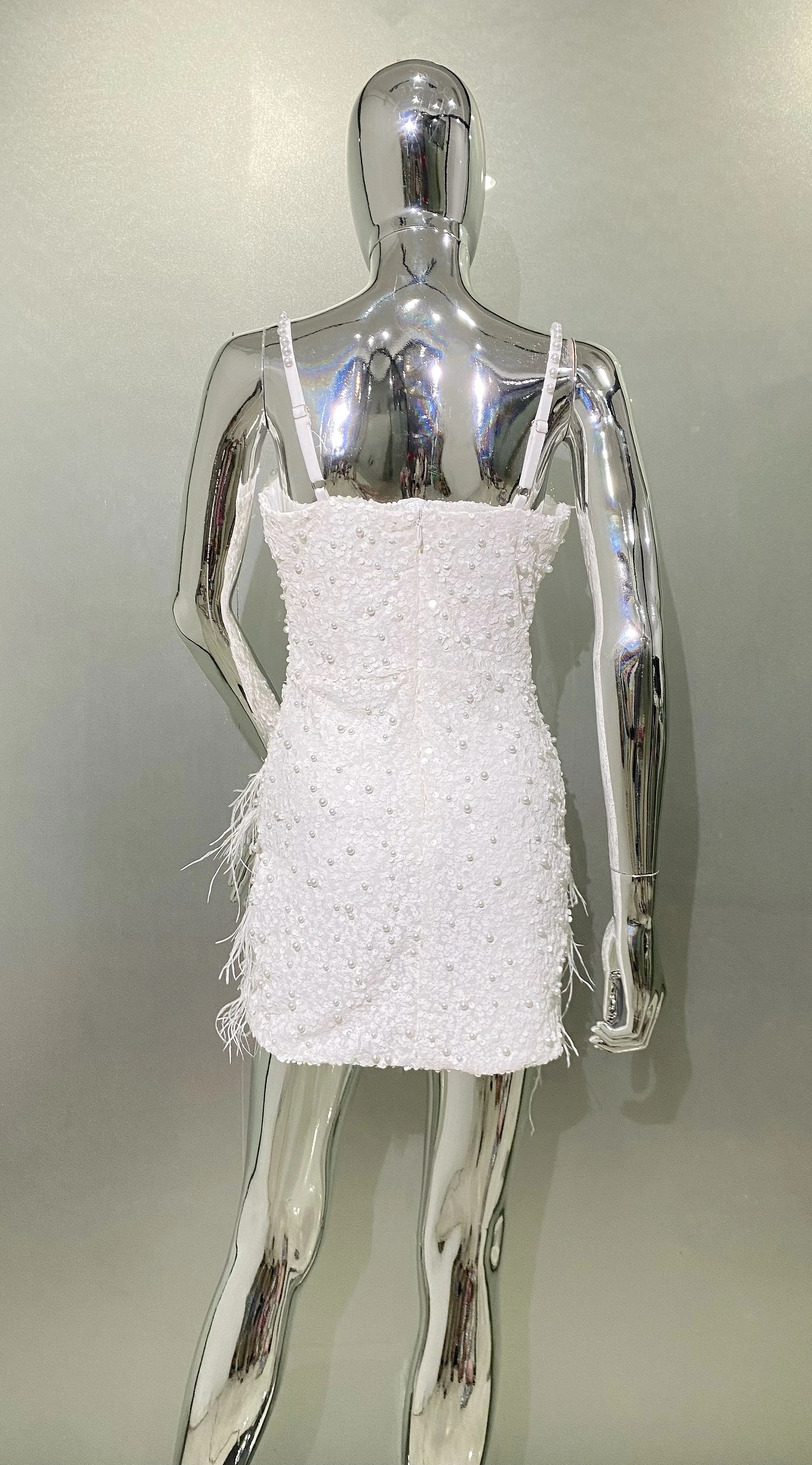 White Women Sleeveless Sexy V-Neck Pearl Beading Feathers Bodycon Mini Dress Celebrate Fashion Birthday Evening Party Dress
