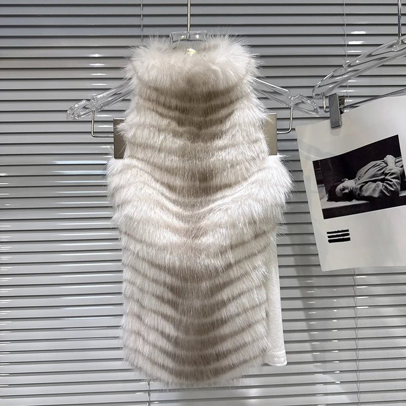 Winter New Fashion Gradient Faux Fur Patchwork Backless Halter Top For Women Outwear Vest Female Trend 11A07670 White One Size