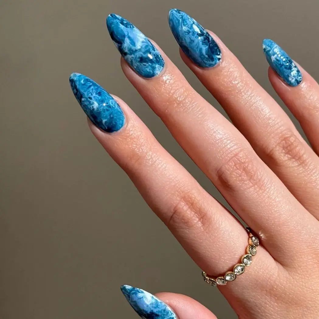 24Pcs Mid-length Almond Fake Nail with Blue Stripe Smudge Design Press on Nails for Woman Datachable Full Cover False Nails Tips WM-179
