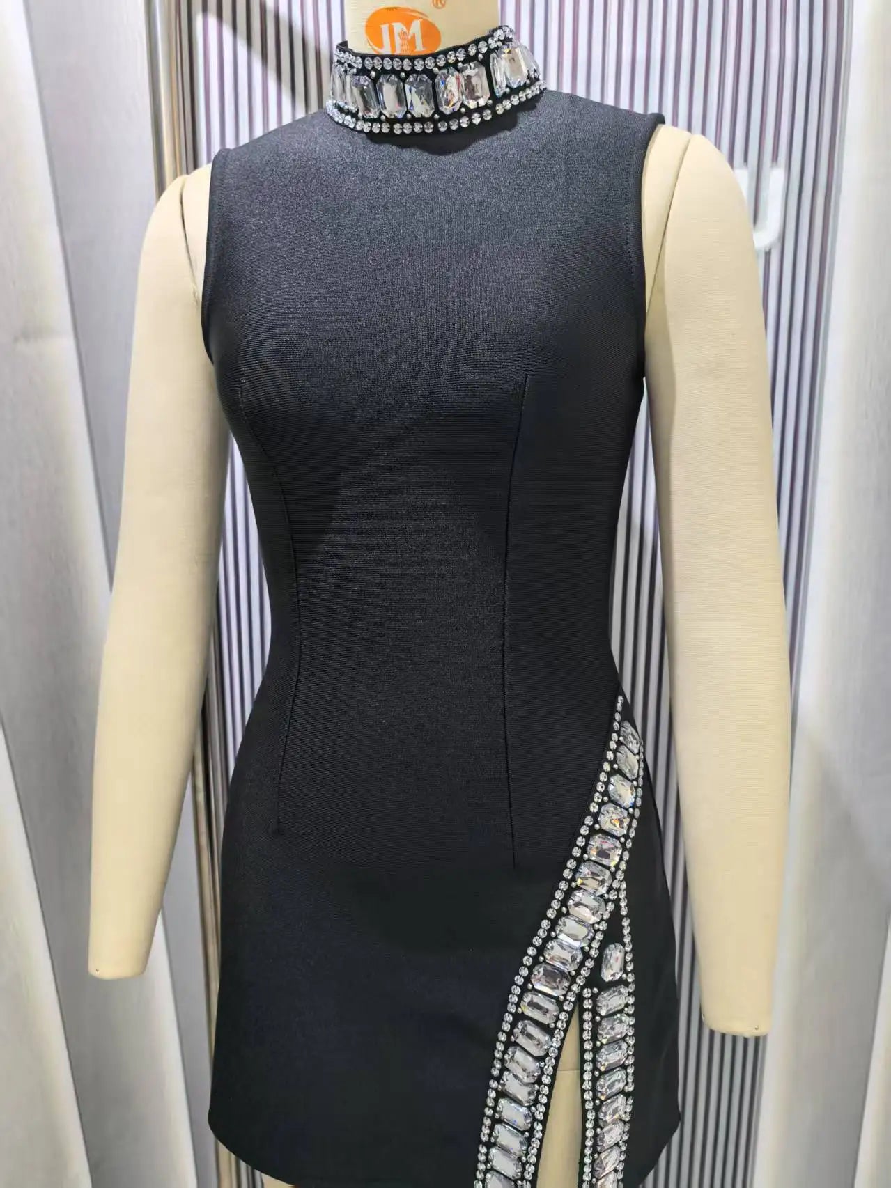 Women Sleeveless Sexy O-Neck Big Crystal Bodycon Bandage Mini Dress Nightclub Party Celebrate Fashion Birthday Wear