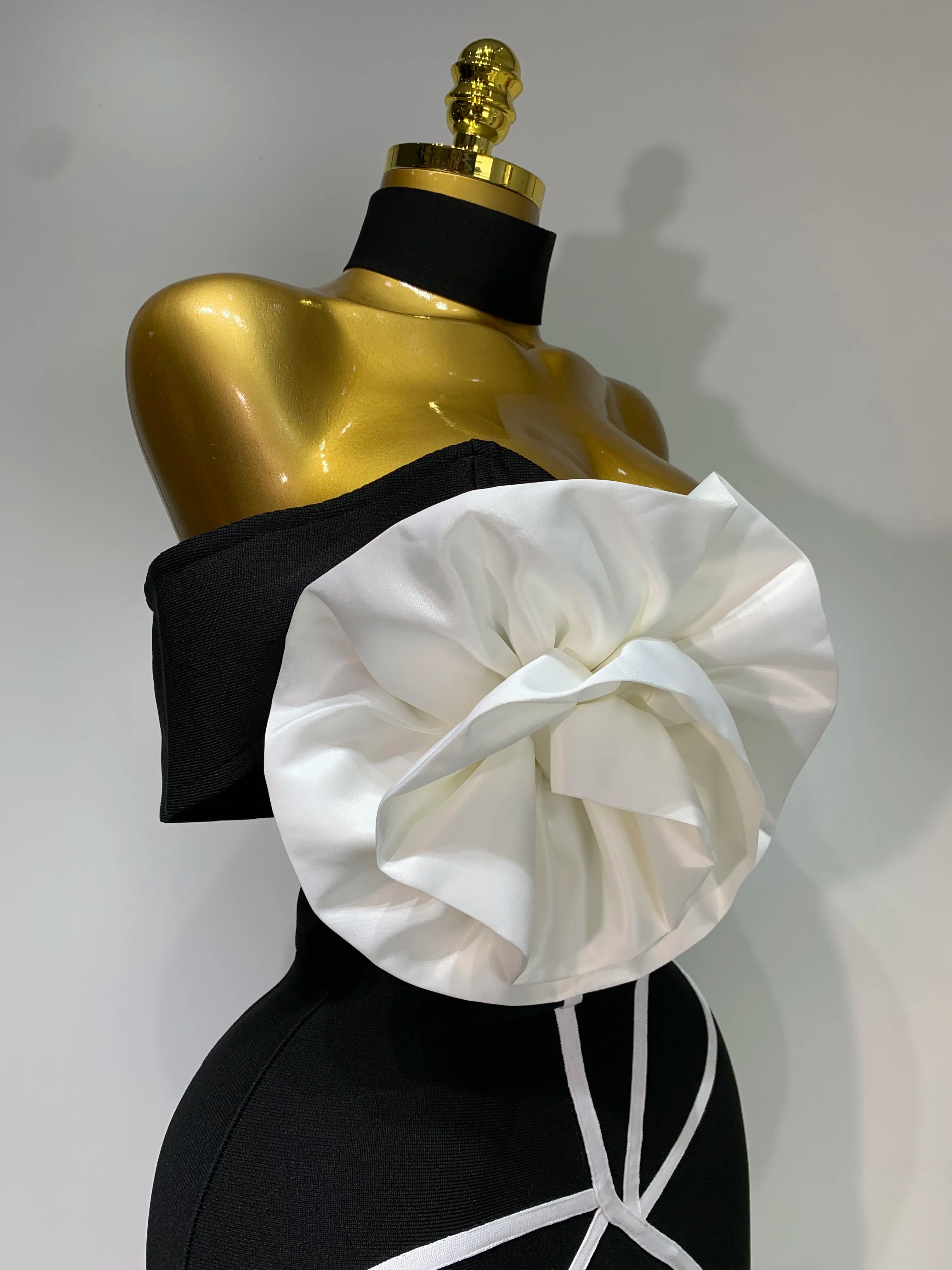 Women Sexy Off Shoulder White Flower Black Mini Bodycon Bandage Dress Luxury 2025 Celebrity Evening Club Elegant Party Gowns