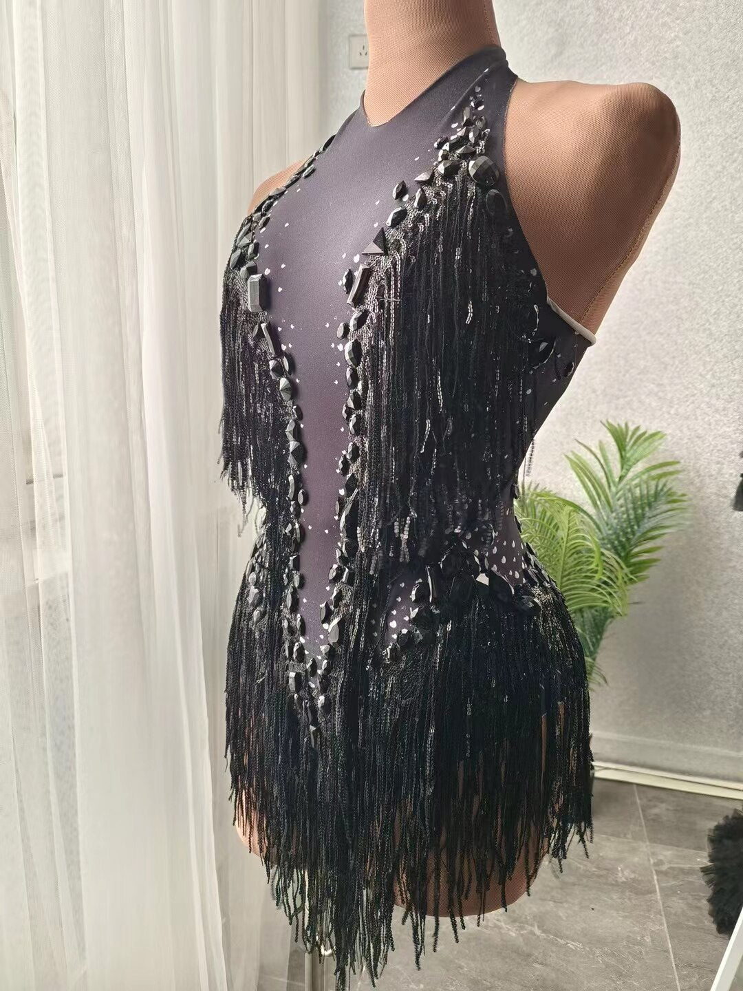 女性ナイトクラブ衣装ダンス衣装ワンピースステージ摩耗セクシーなパフォーマンス服キラキラ黒石スパンコールフリンジレオタード