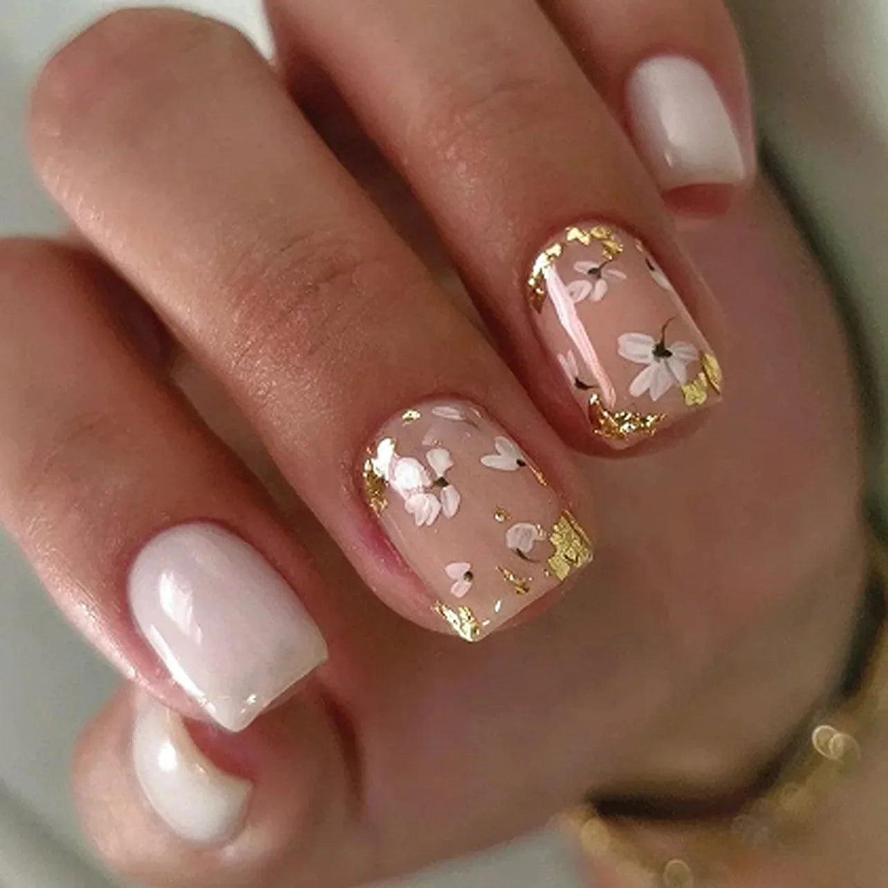 24Pcs French Pink Press on Nails Short Square Head Fake Nails with Flower Rhinestone Design Wearable Finished False Nail Tips 3747