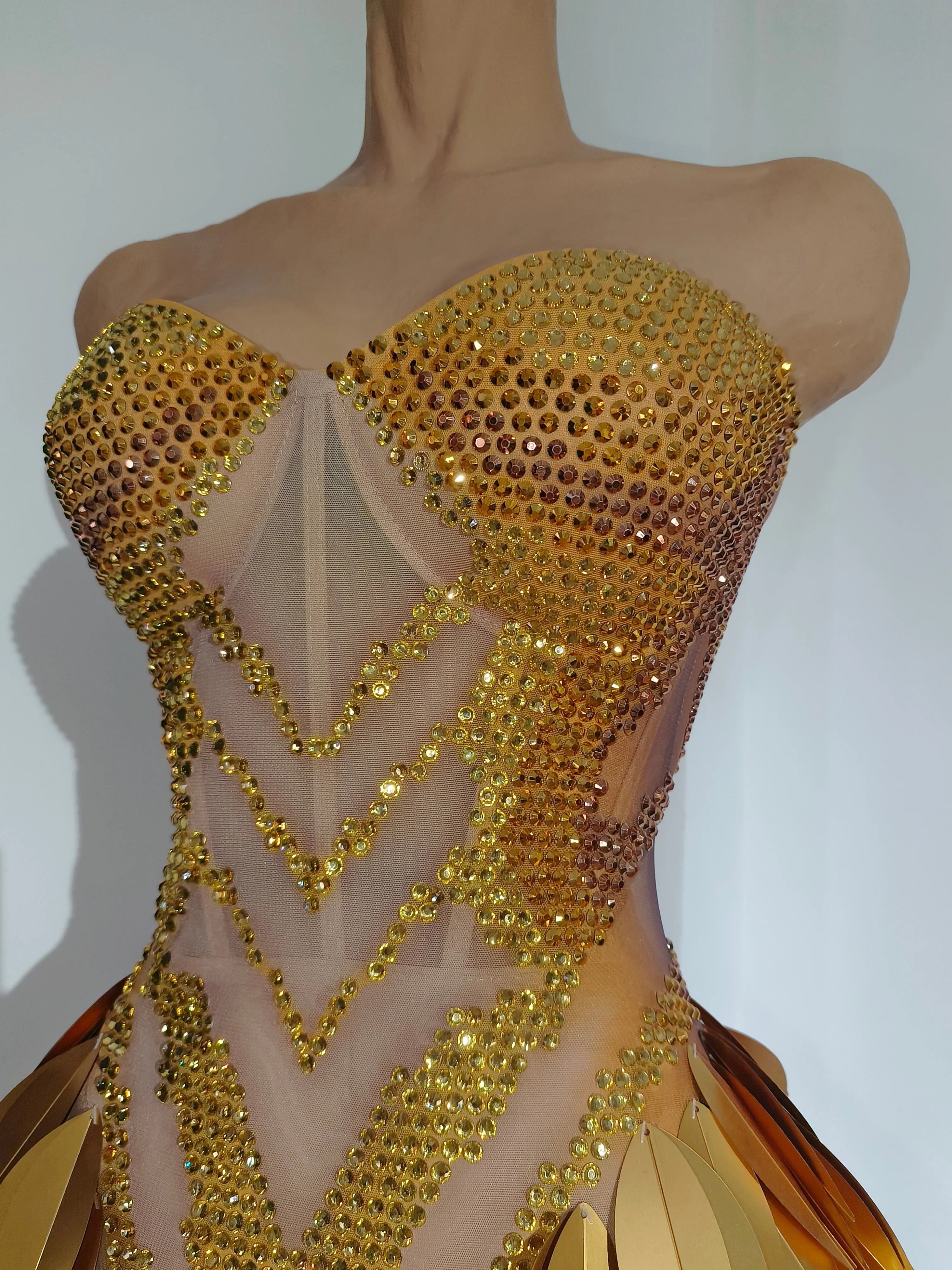 Luxurious Gold Strapless Dress Women Sexy Sheer Mesh Full Crystal Beaded Leaf Form-Fitting Mermaid Formal Event Party Costume