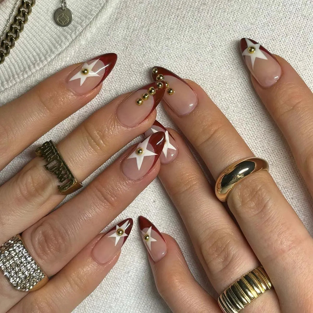 24Pcs French Retro Red Nail Art Full Cover Irregular Gilded Minimalism Press on Fake Nails Detachable Mid-length Almond Manicure 5