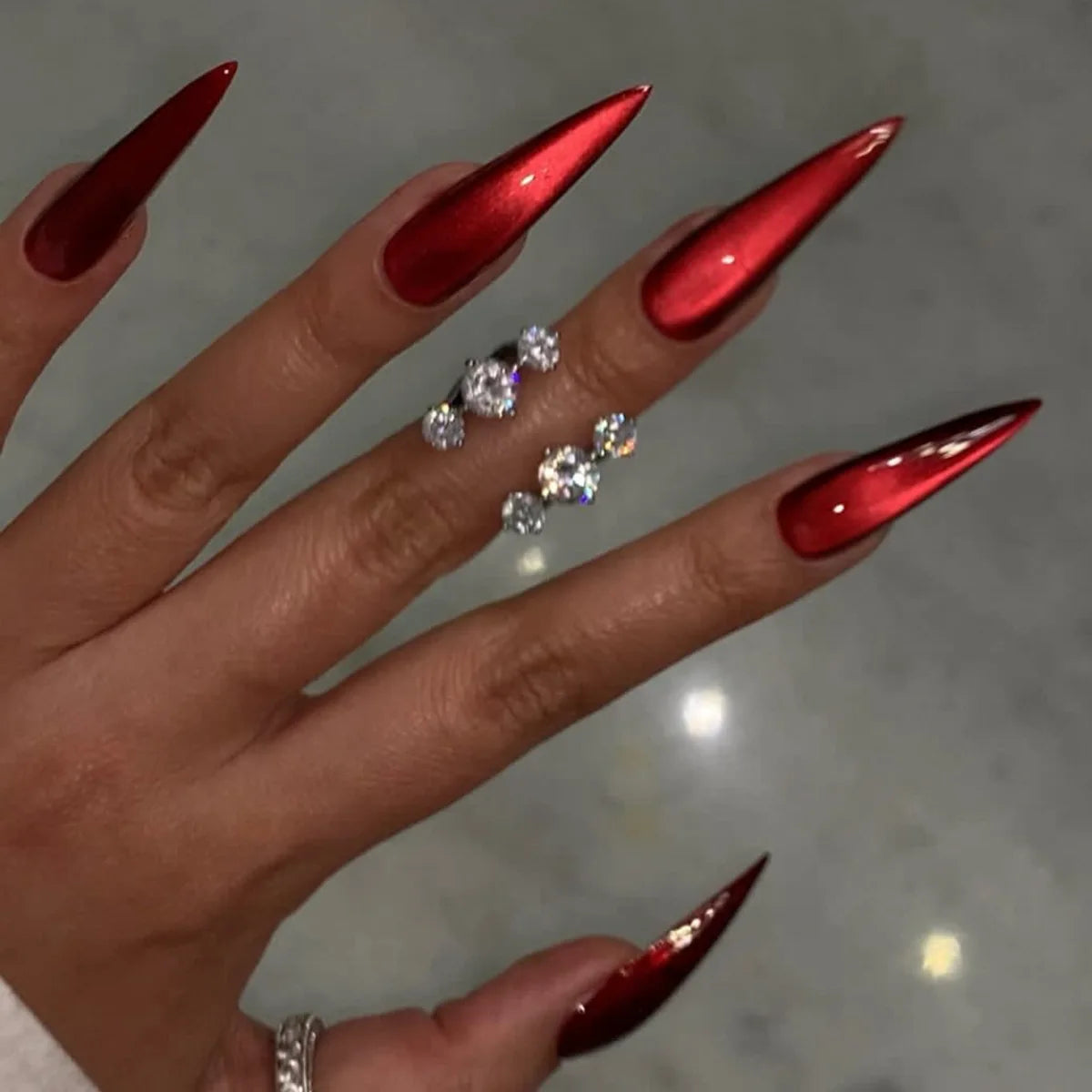 24Pcs Long Stiletto False Nails Simple Black Cat's Eye Design Press on Fake Nails Art Detachable Finished Full Cover Nails Tips HZ0332