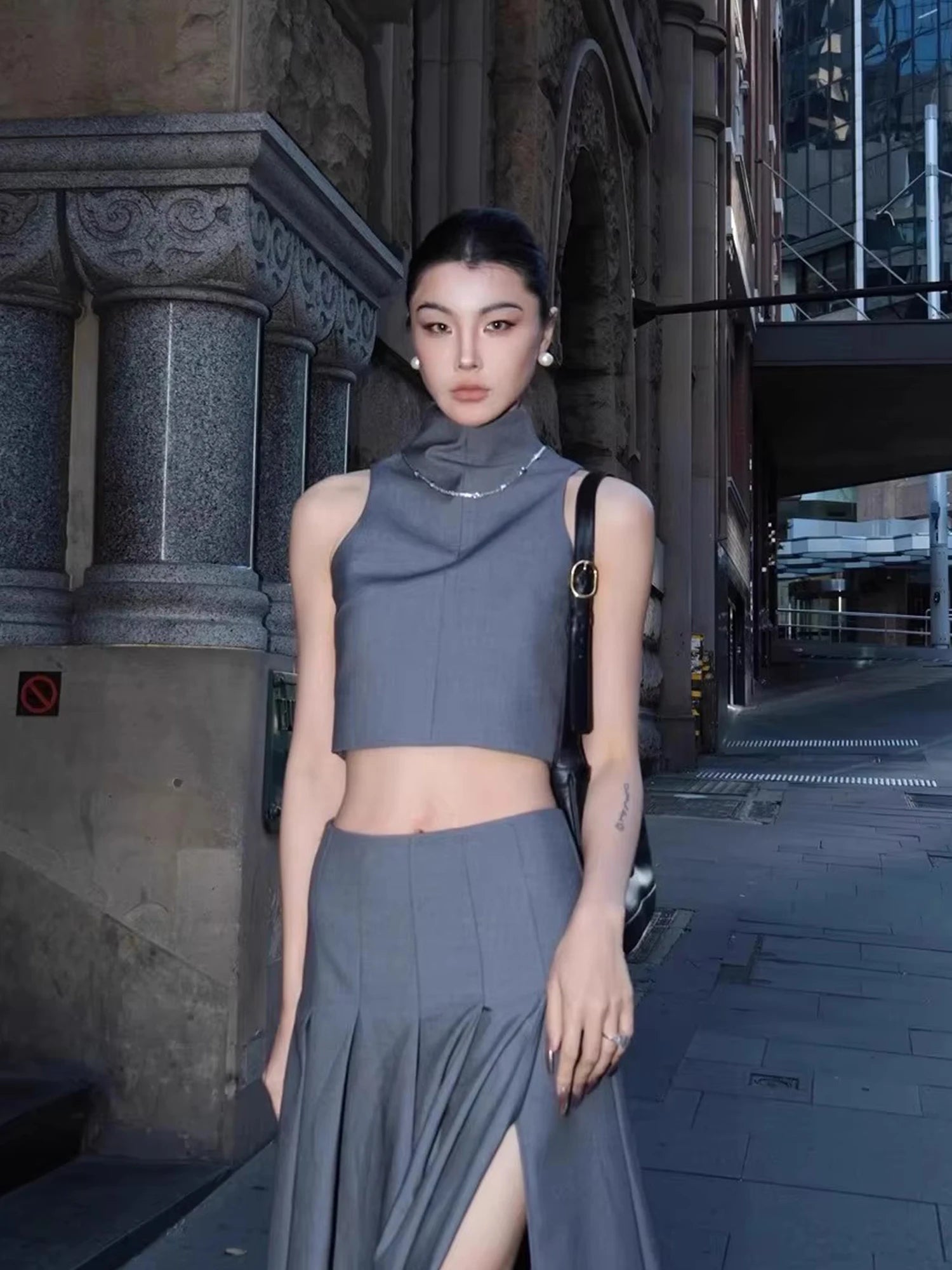 Lautaro Spring Summer Sexy Stylish Grey Cropped Tank Top Women Stand Collar Elegant Chic Luxury Designer Sleeveless Clothes 2025