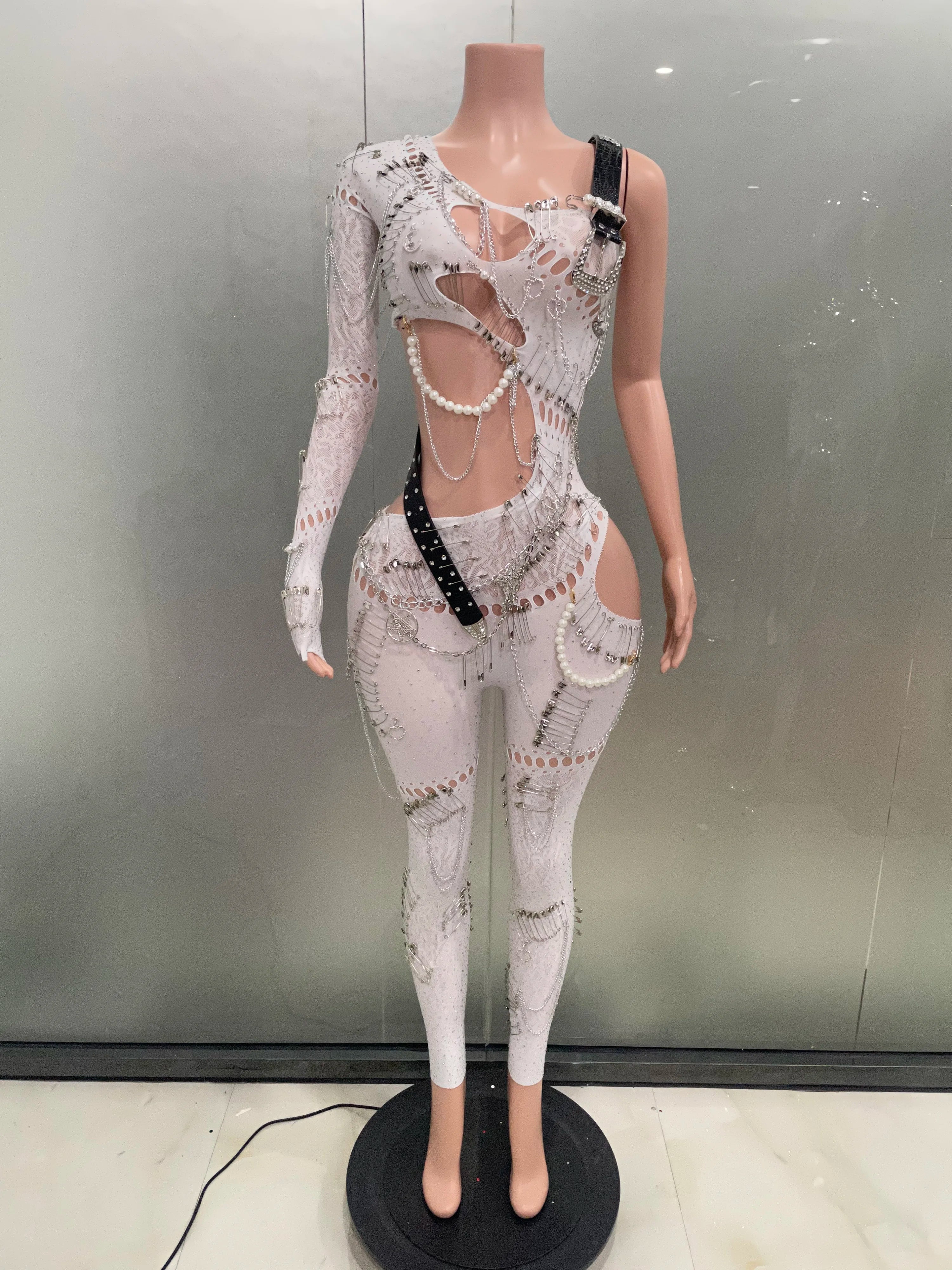 Sexy Shining Pearl Chain One Shoulder Hollow Out Jumpsuit 2025 New Women Birthday Party Nightclub Singer Performance Stage Wear WHITE