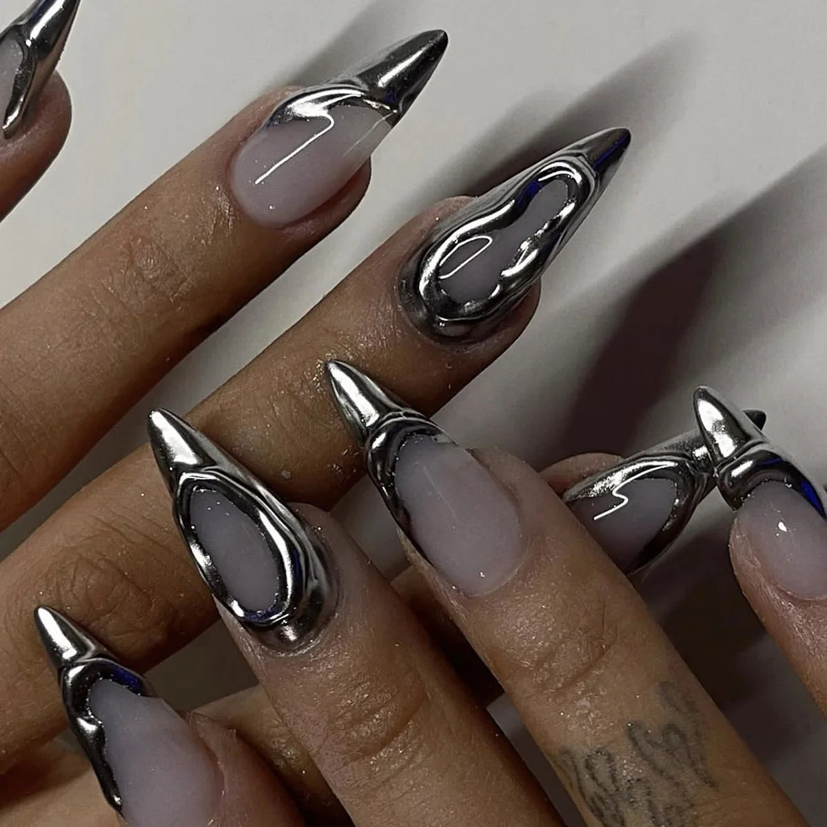 24Pcs Simple French Nails Art Tips Fake Nails 3D Design Wearable Full Cover False Nail Mid-length Almond Reusable Press on Nails 3442