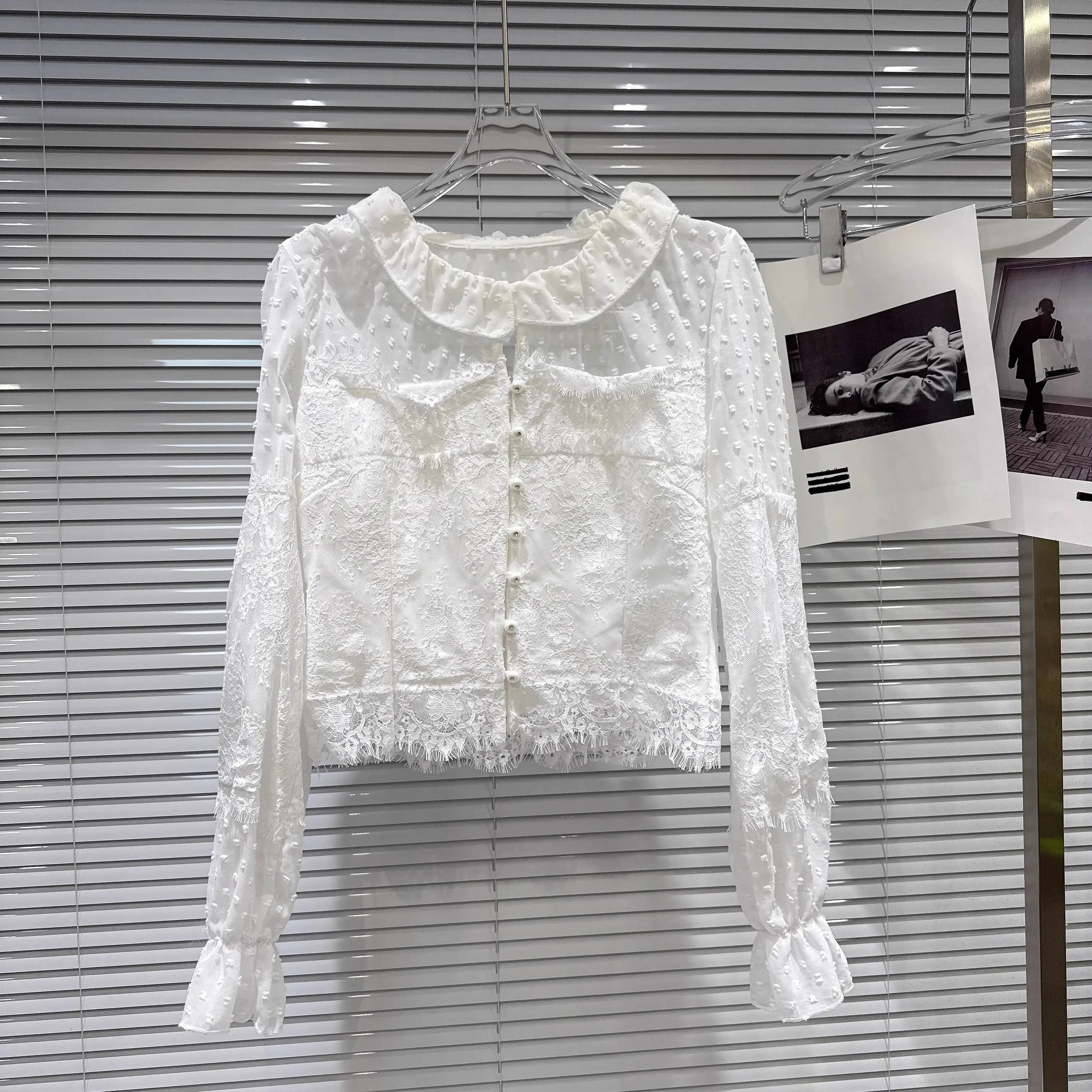 Winter New Fashion Sweet Pearl Button Patchwork Design Lace Blouse For Women Versatile Small Shirt Female 11A07895 White