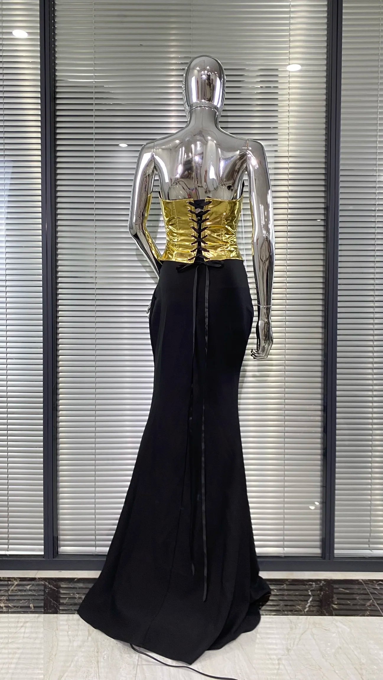 2025 Fashion Glod PU Woman Set Strapless Tops And Package Hips Balck Skirt 2 Pieces Evening Party Outfit Performance costume