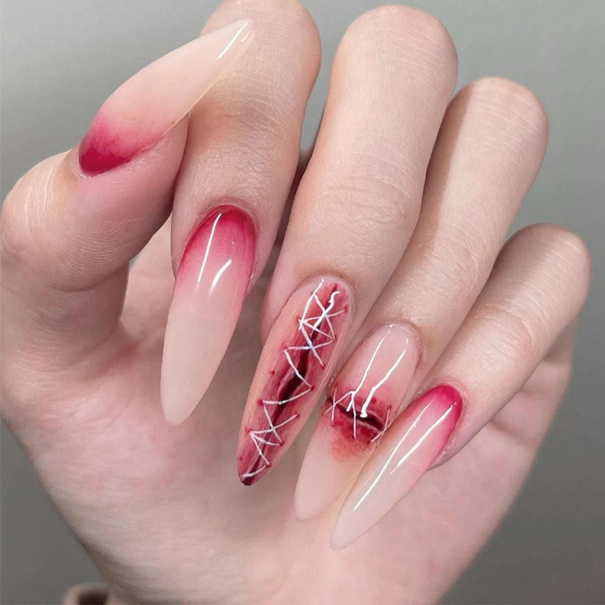 24pcs Sliver Spider Design Fake Nail Heavy Metal Halloween False Nail Tips Full Cover Wearable Black Cool Almond Press on Nails W8