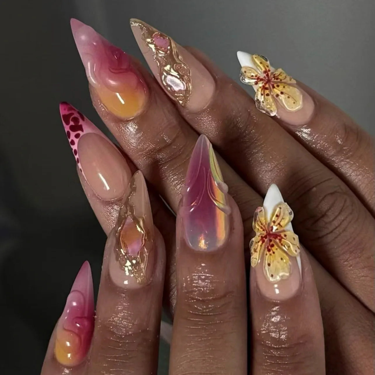 24Pcs 3D Green Ripple Design False Nails Cat's Eye French Almond Fake Nail Tips Leaves Pattern Removable Oval Press on Nails 3852