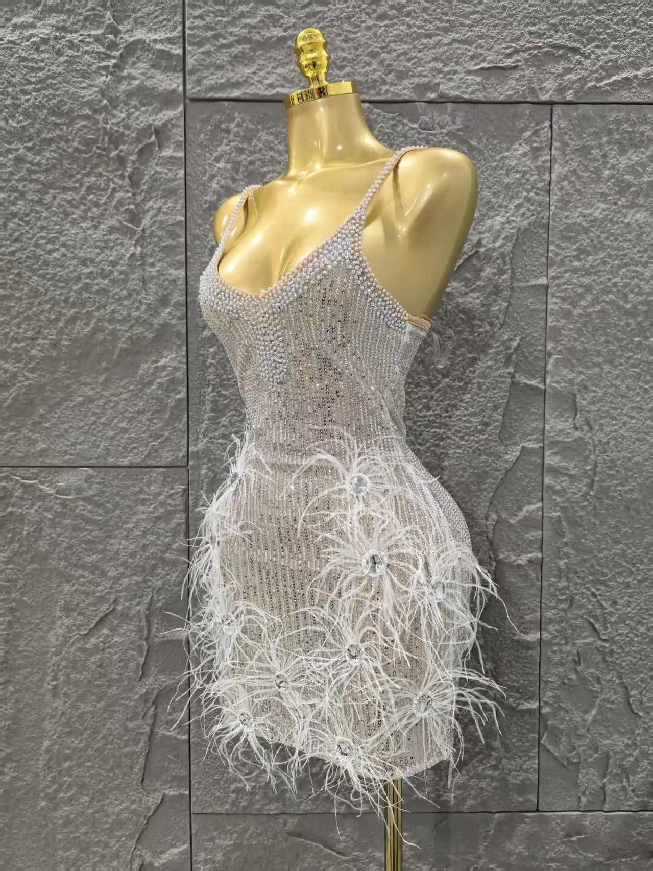 White Color Women Sleeveless Sexy V-Neck Feathers Beading Bodycon Mini Dress Celebrate Nightclub Party Bar Singer Fashion Outfit