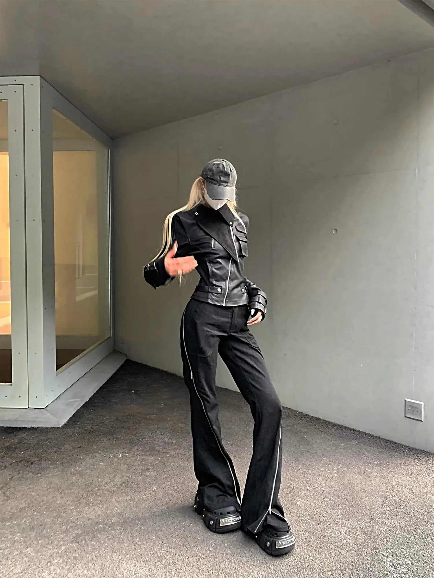 Lautaro Spring Autumn Cool Handsome Short Black Fitted Pu Leather Jacket Women Long Sleeve Zip Up Luxury Designer Clothing 2025