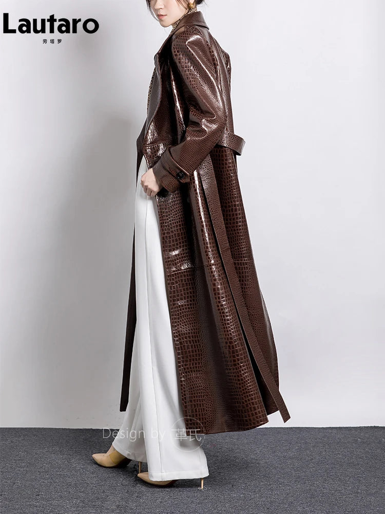Lautaro Spring Autumn Long Shiny Reflective Crocodile Print Patent Faux Leather Trench Coat for Women Luxury Designer Clothes