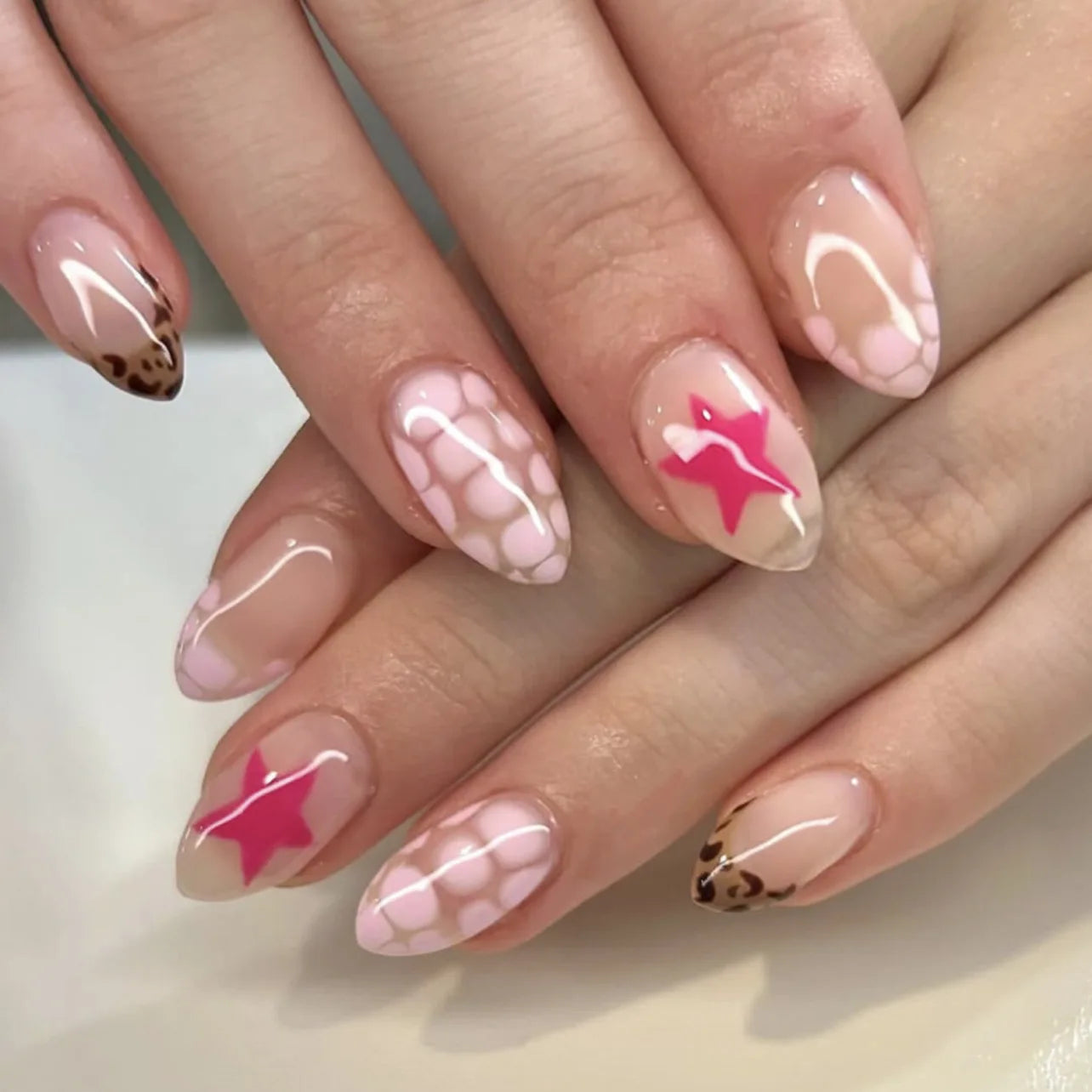 24pcs Leopard Print French Press on Nails Y2k Star Crocodile Pattern Fake Nail Tips Wearable Spice Girl Short Almond False Nails 5
