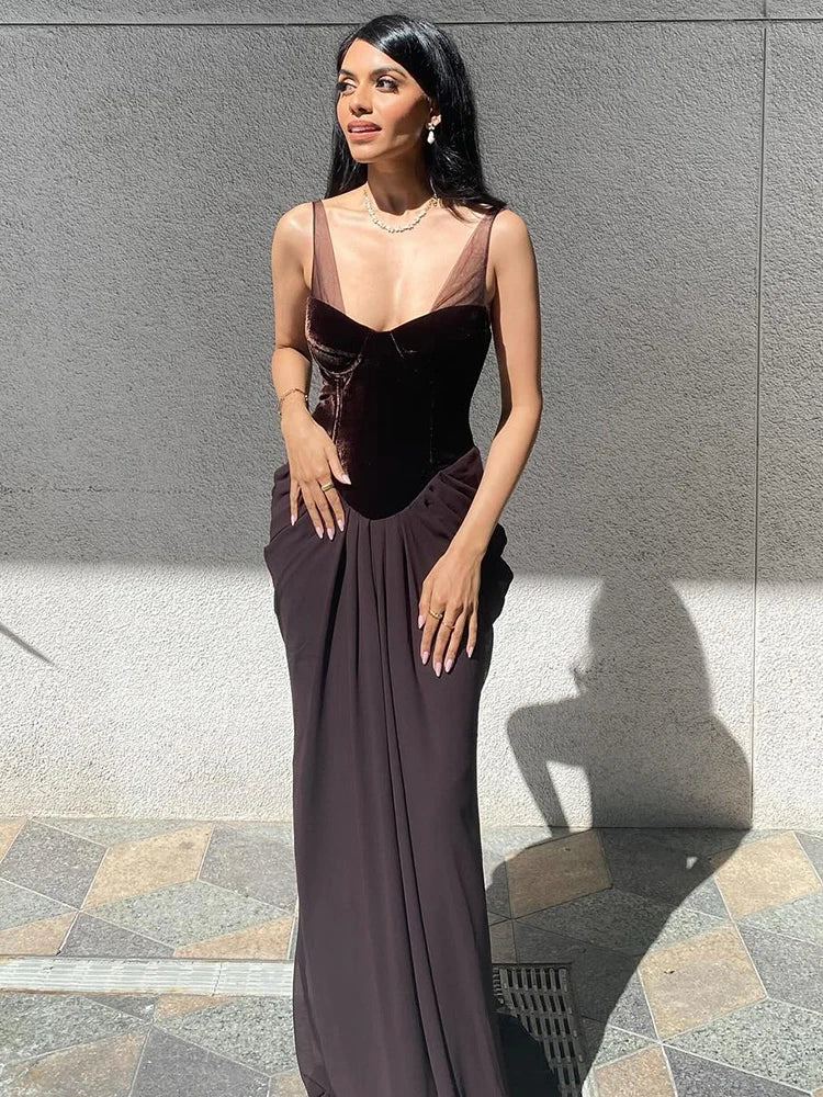 Chic Sleeveless Maxi Dress with Velvet Bodice and Chiffon Drape for Upscale Receptions Evening Gown