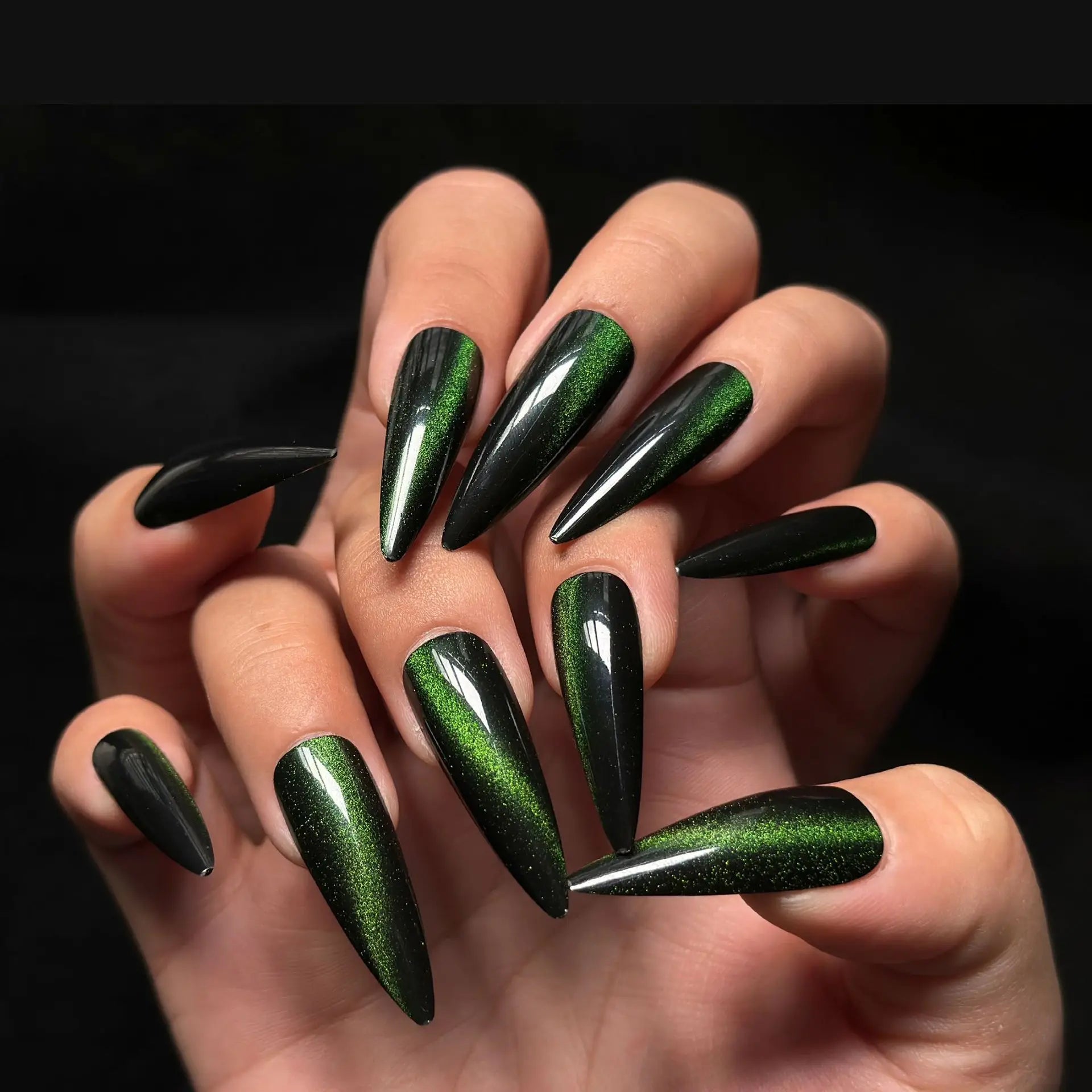 24Pcs Fashion Stiletto Press on Fake Nails with Rhinestone Y2k Almond False Nails Set Strawberry Design Full Cover Manicure Tips 155