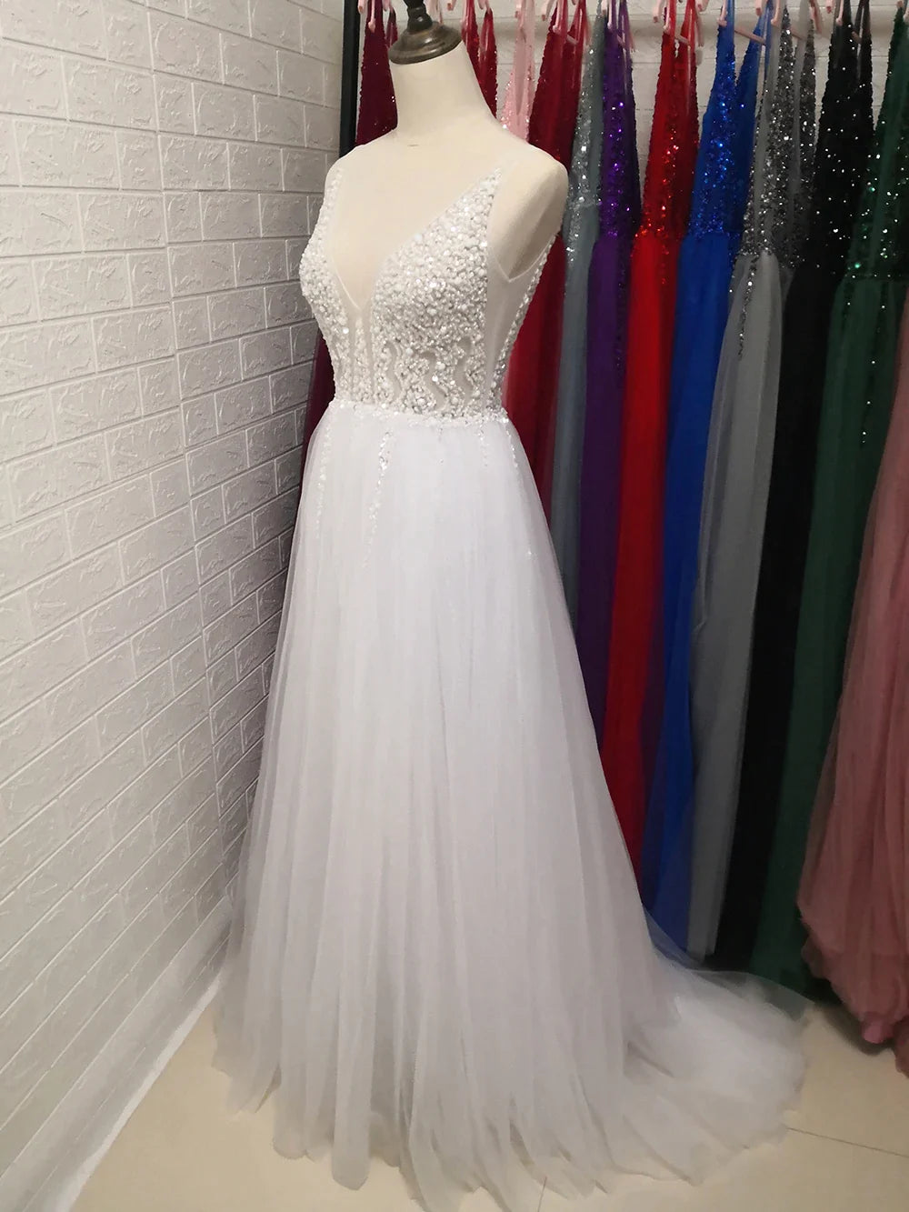 Beading Prom Dresses Long V Neck Light Gray High Split Tulle Sweep Train Sleeveless Evening Gown A-Line Backless Vestido De WHITE