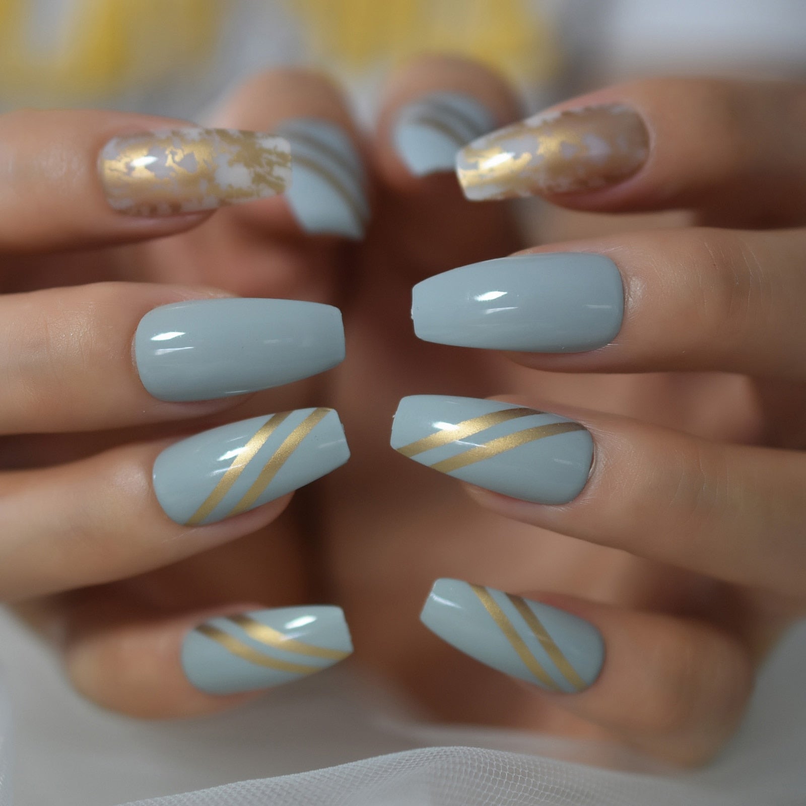 Short Matte Metallic Press On Nails Holographic Multi Color Shiny Squavol False Nails Fake Nails Art Fingernails Manicure Tips L6163