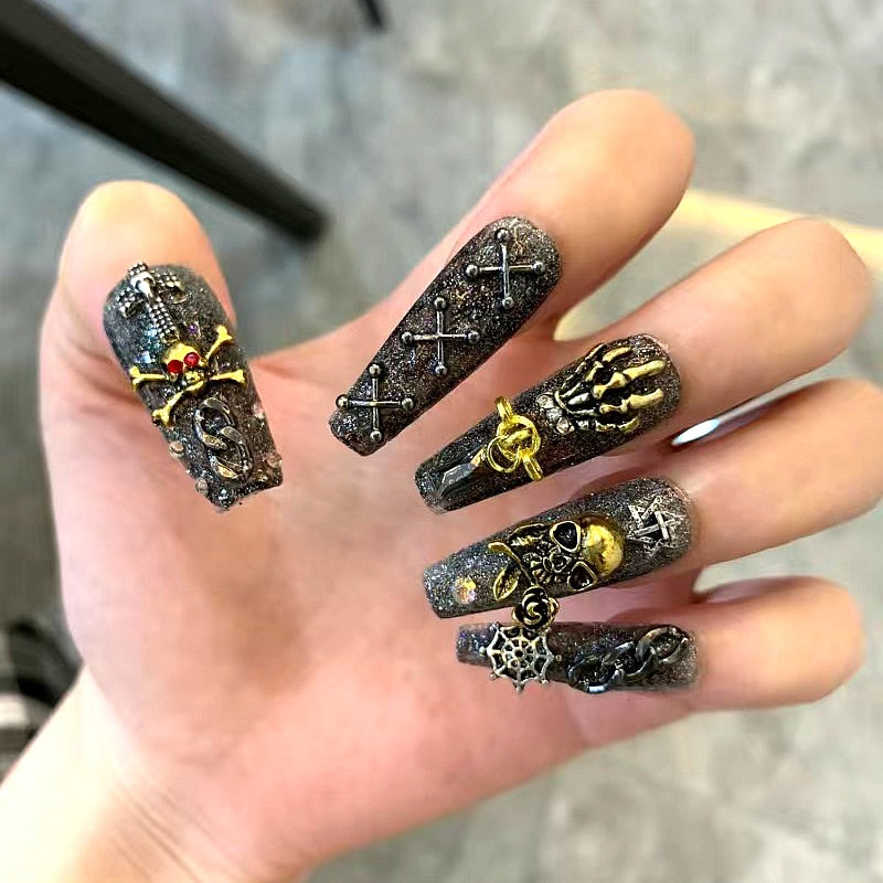 Crâne Design Punk Rock Noir Faux Ongles Presse Sur Ongles Fait Main Halloween Long Cercueil Réutilisable Faux Ongles Avec Colle DIY Manucure