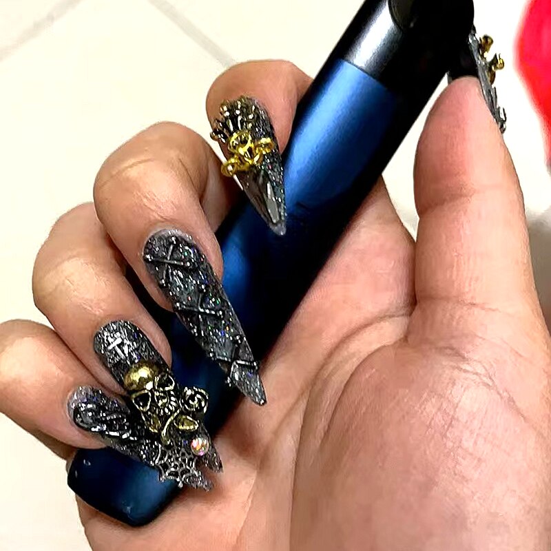 Crâne Design Punk Rock Noir Faux Ongles Presse Sur Ongles Fait Main Halloween Long Cercueil Réutilisable Faux Ongles Avec Colle DIY Manucure