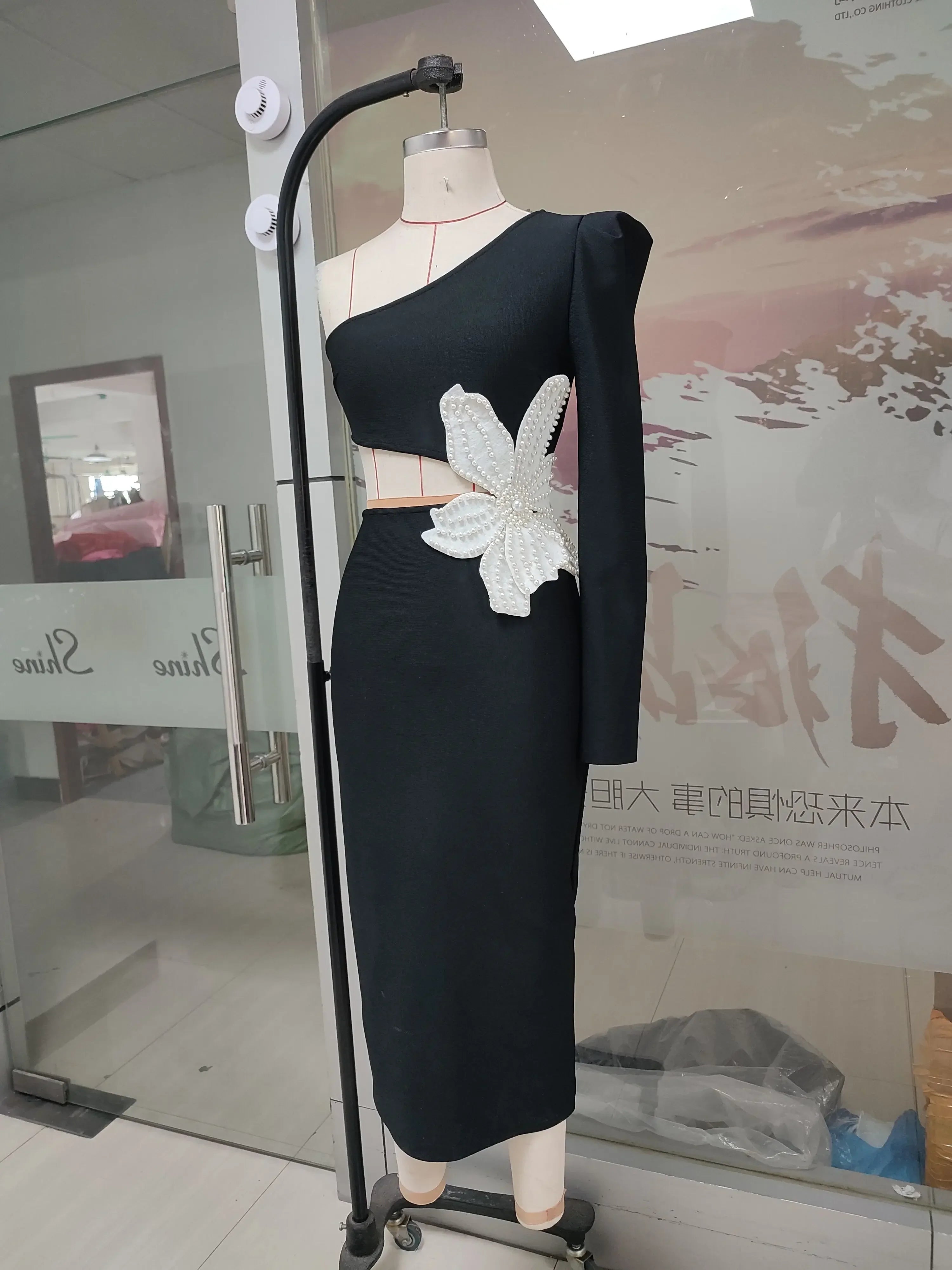 2023 Autumn New Women's Sexy One Shoulder Long Sleeve Hollow Out Flower Bandage Midi Dress Bodycon Celebrity Party Evening Dress