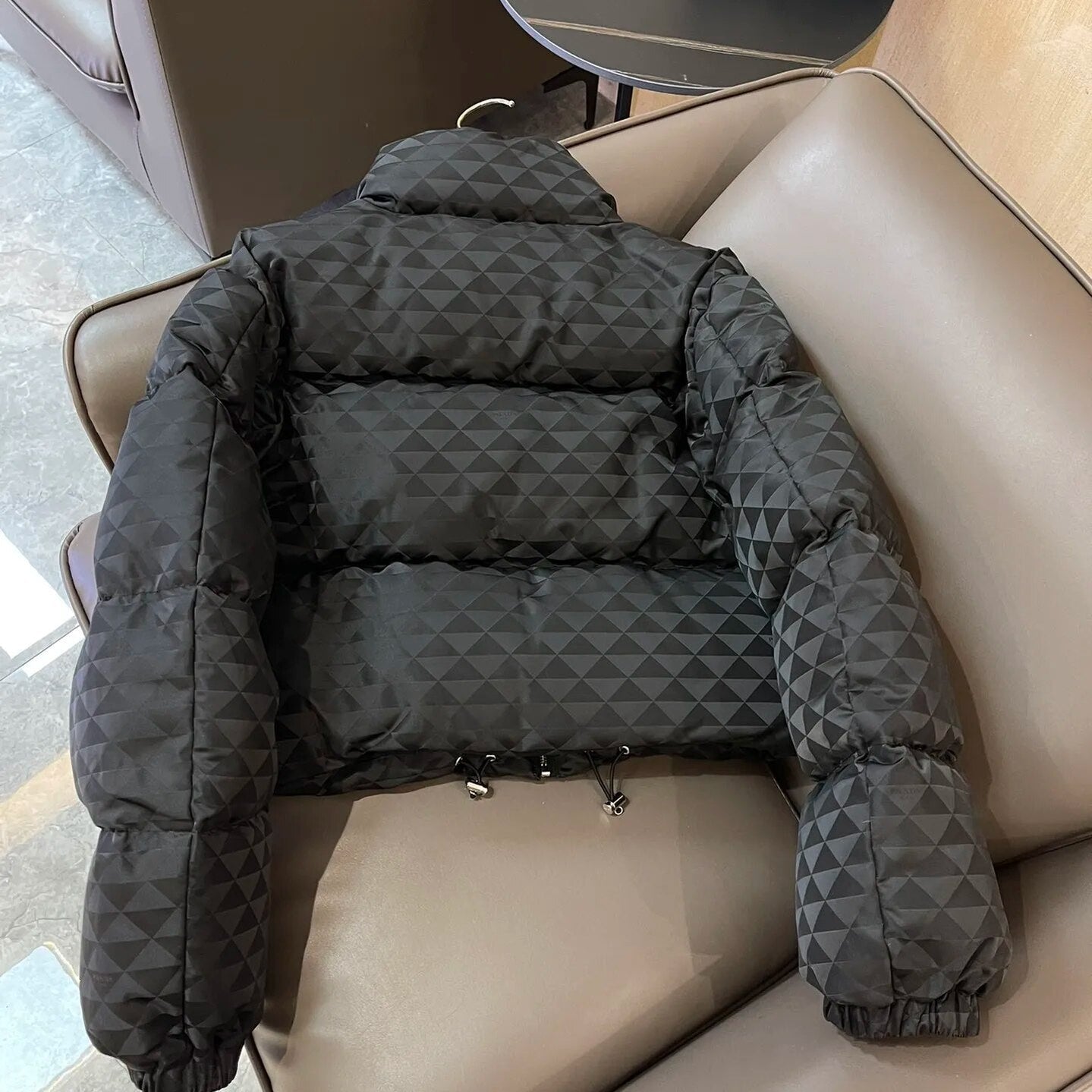 2024 Autumn/Winter Nylon Leisure Triangle Jacquard Bread Jacket Short Down Jacket For Women N5621 H002