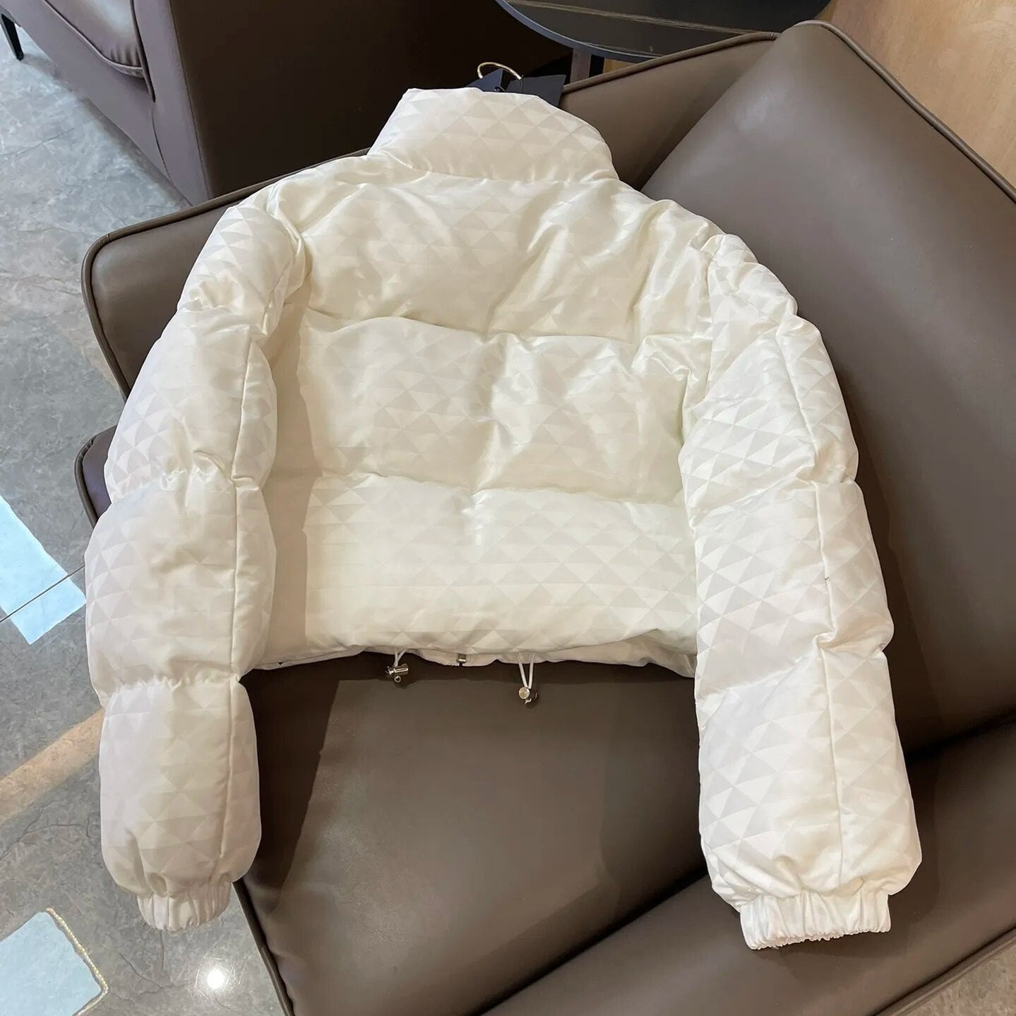 2024 Autumn/Winter Nylon Leisure Triangle Jacquard Bread Jacket Short Down Jacket For Women N5621 B001