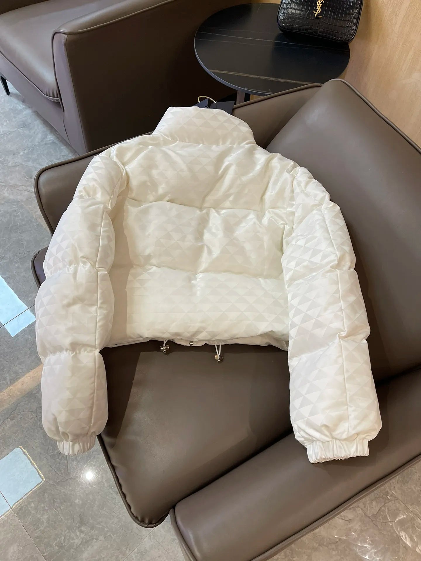 2024 Autumn/Winter Nylon Leisure Triangle Jacquard Bread Jacket Short Down Jacket For Women N5621