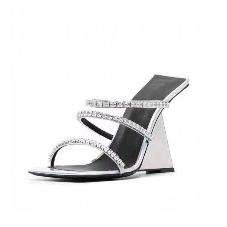 2024 European and American designer brand runway sandals Women's summer fashion Z-shaped high heel rhinestone slippers silvery