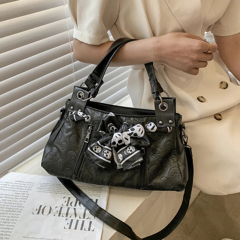 2024 New Women Messenger Bags Designer Motorcycle Punk Style Skull Rivet Tote Bag Crossbody Bags Ladies Leather HandBags H002