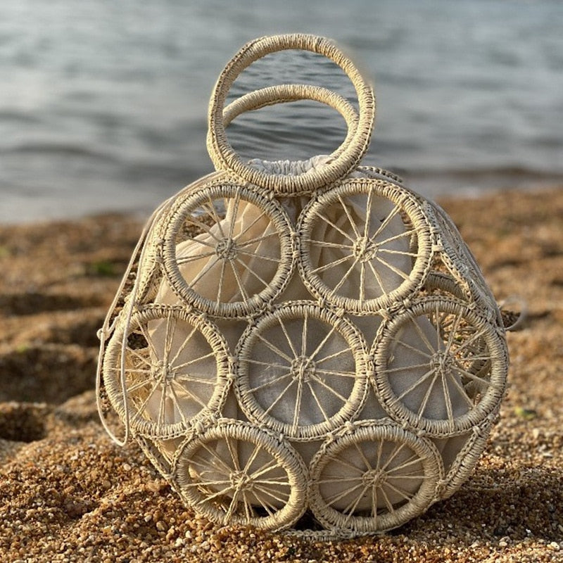 2024 Ring Handmade Shell Hollow Handheld Straw Woven Bag Women's Crossbody One Shoulder Woven Bag Beach Beach Beach Holiday Bag AMAIO