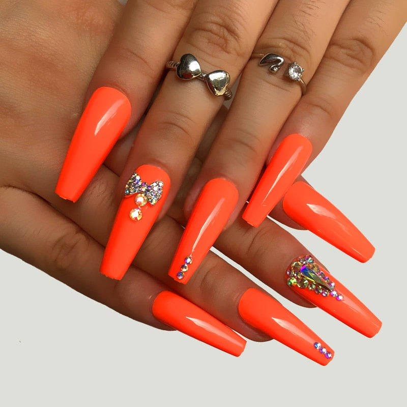 24 Pcs Pink False Nail Tips Women Wearable Fake Press on Nails With Pearl Diamond Full Cover Artificial Nails Custom Made HL3507HD