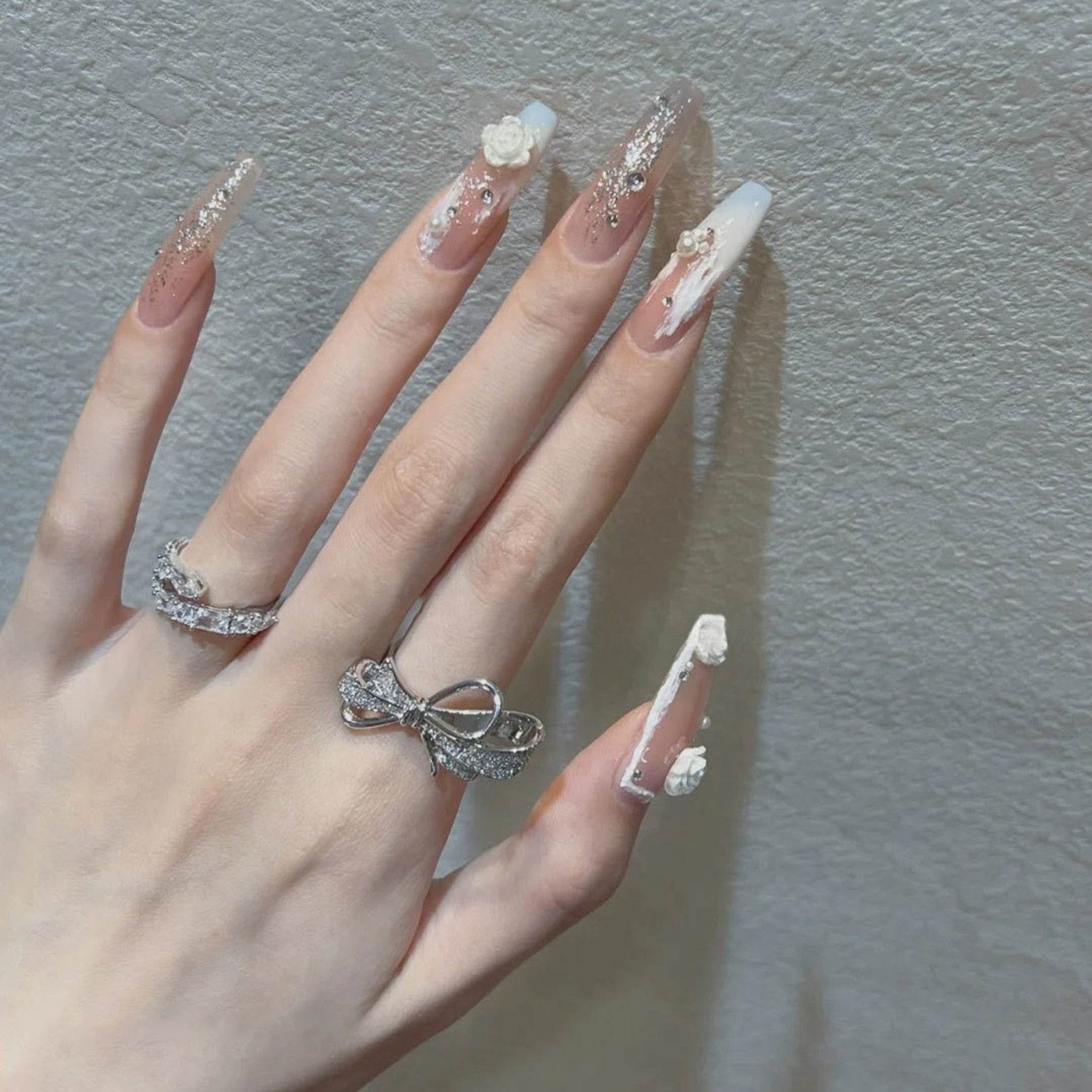 24PCS Glitter Press On Nails Korean Style Heart Rhinestone Design Coffin Fake Nails Full Cover Acrylic Nails Tips for girls Gift B7