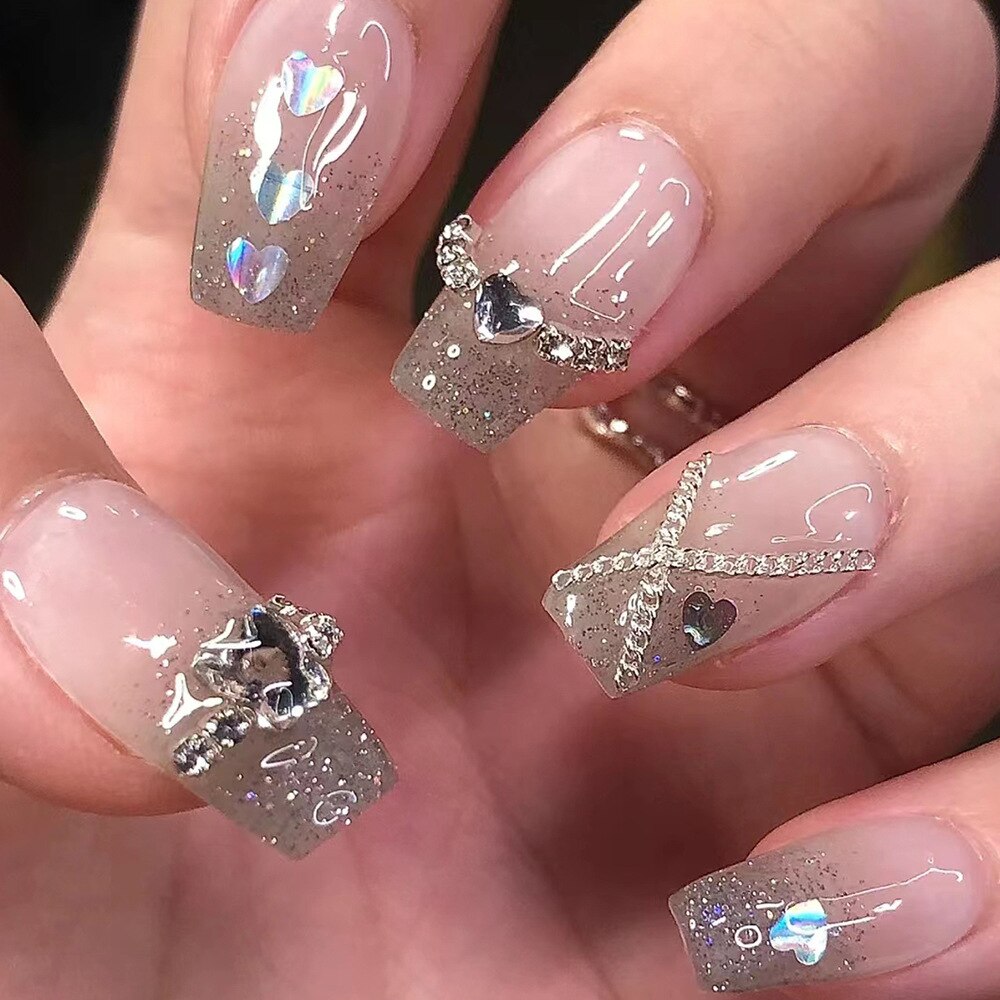 24Pcs Wearable False Nails with Glue Glitter Heart-shaped Rhinestone Design Full Cover Nail Tips Acrylic Fake Nails Press on 32