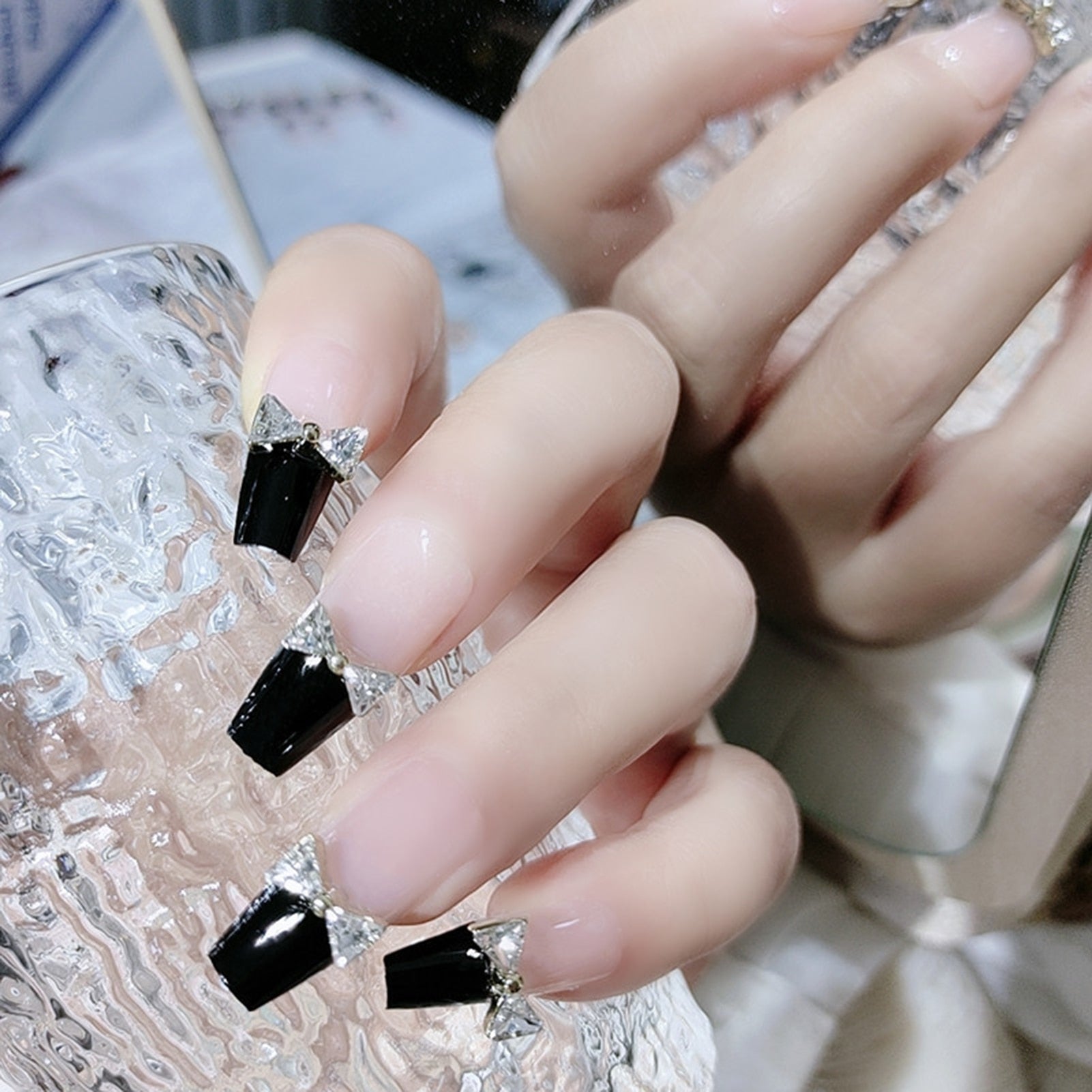 24pcs Glitter Gold Diamond False Nails French Butterfly Design Press on Nail Wearable Full Cover Acrylic Nail Tips for Girls N5