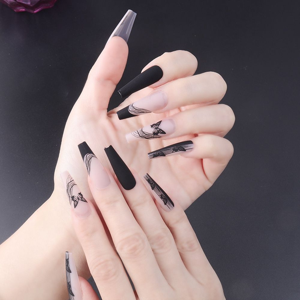 24pcs Press on Nails Punk Black White Patchwork Fire Pattern Long Coffin False Nails Ballerina Fake Nail Art Manicure Full Tips a6
