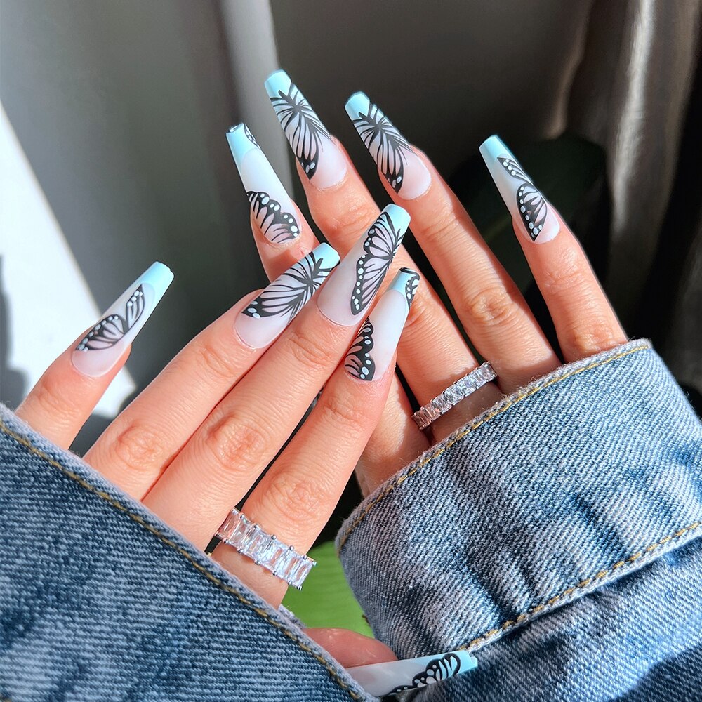 24pcs Press on Nails Punk Black White Patchwork Fire Pattern Long Coffin False Nails Ballerina Fake Nail Art Manicure Full Tips a8