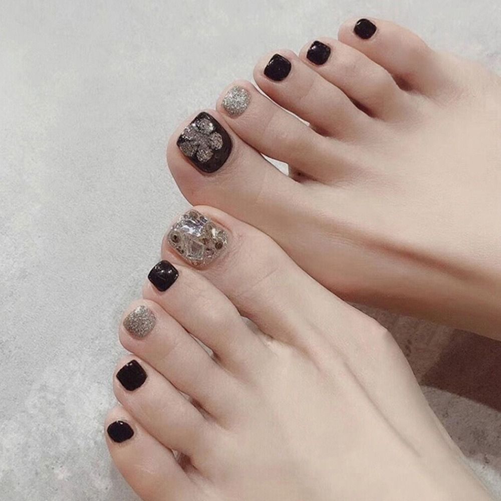 24pcs Shining Crystal French Fake Toenails Full Cover Short Square Toe Nails Foot Nails Tips for Women Girls Toenail Tips 2024 AA1