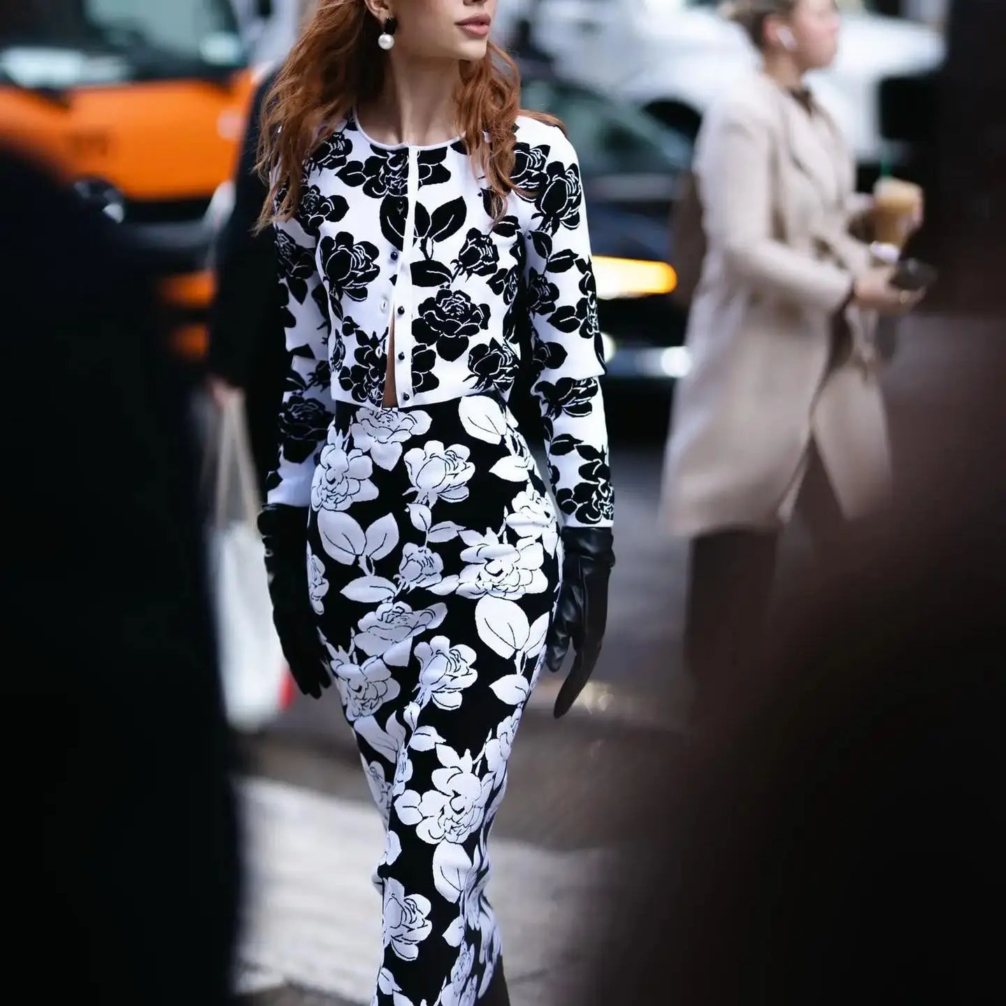 New bandage jacquard knitted set, black and white flower jacquard short top, hip wrap skirt two-piece set bandage set black