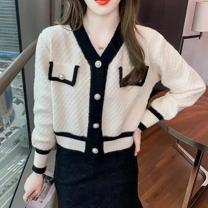 Autumn And Winter Color-blocking Knitted Top Women Cardigan Long-sleeved V-neck Short 2024 New Coat Fashion All-match Top White One Size