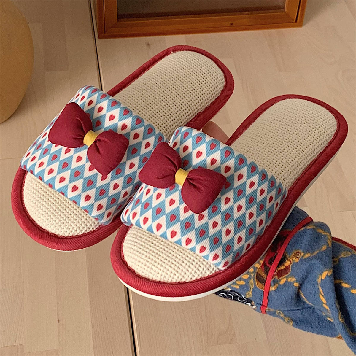 Cute Strawberry Plush Slippers Autumn House Slides Female Flip Flops Women Slippers Winter Home Warm Furry Linen Slippers Women bow