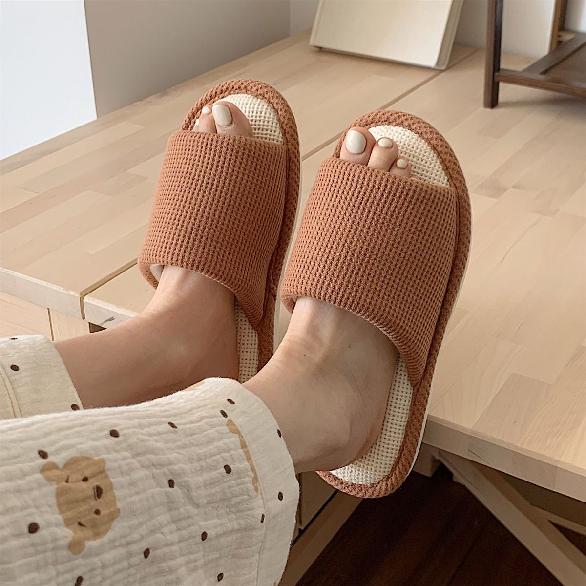 Cute Strawberry Plush Slippers Autumn House Slides Female Flip Flops Women Slippers Winter Home Warm Furry Linen Slippers Women brown-A