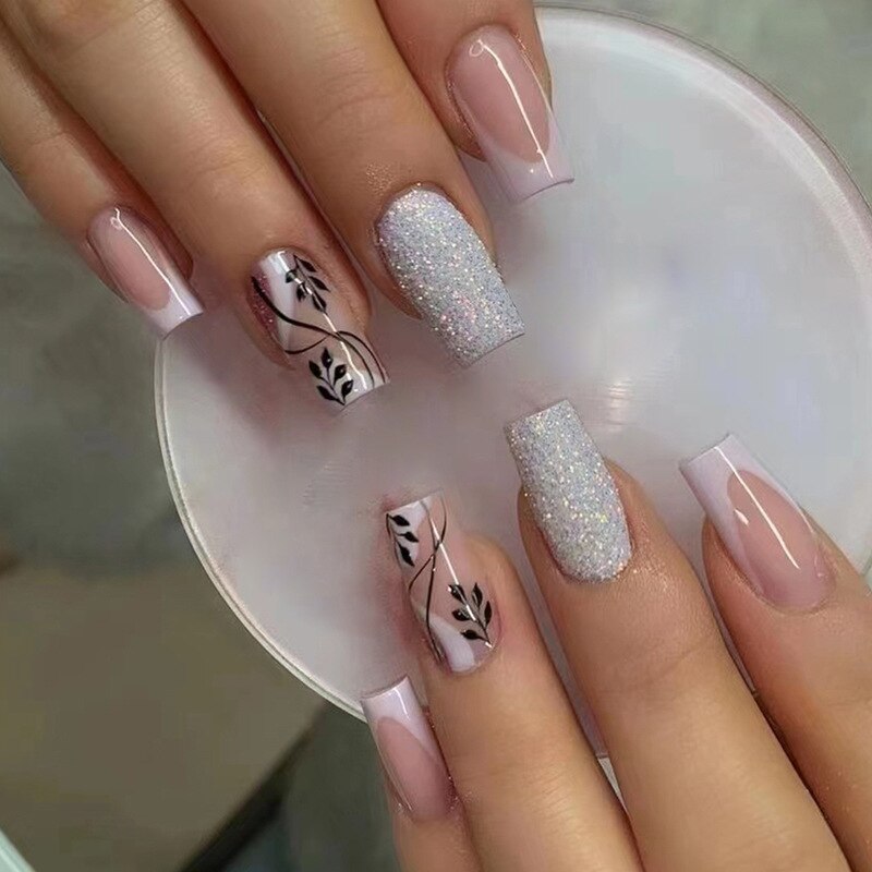 Koonafy Press On Nails Mit Chinesischem Tintenrosen-Design – Glitzer-Schmetterlinge, 24-teilig, Selbstklebend, Einfach Anzubringen