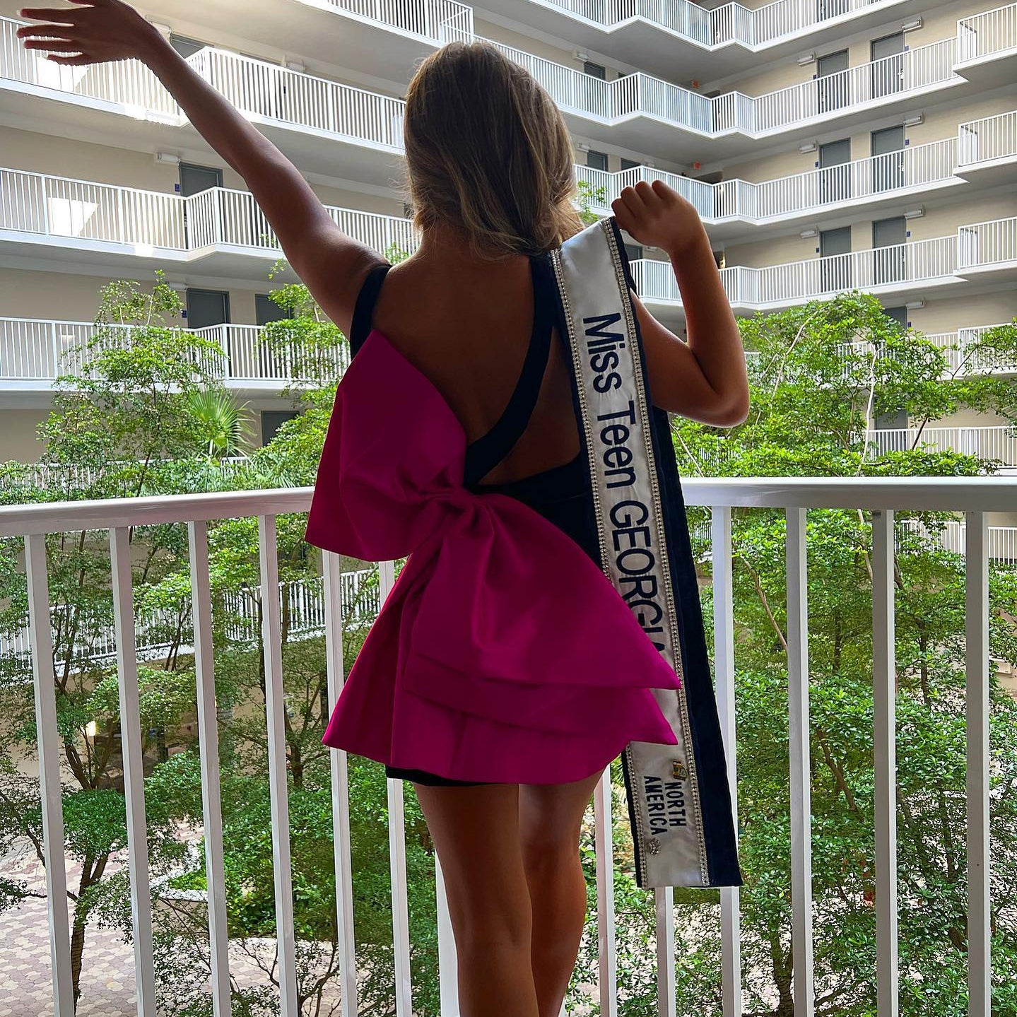 Fitted Velvet Cocktail Hoco Dress 2024 Bow Lady Formal Event Party Gown V-Neck Short Club Night Graduation NYE Homecoming Gala